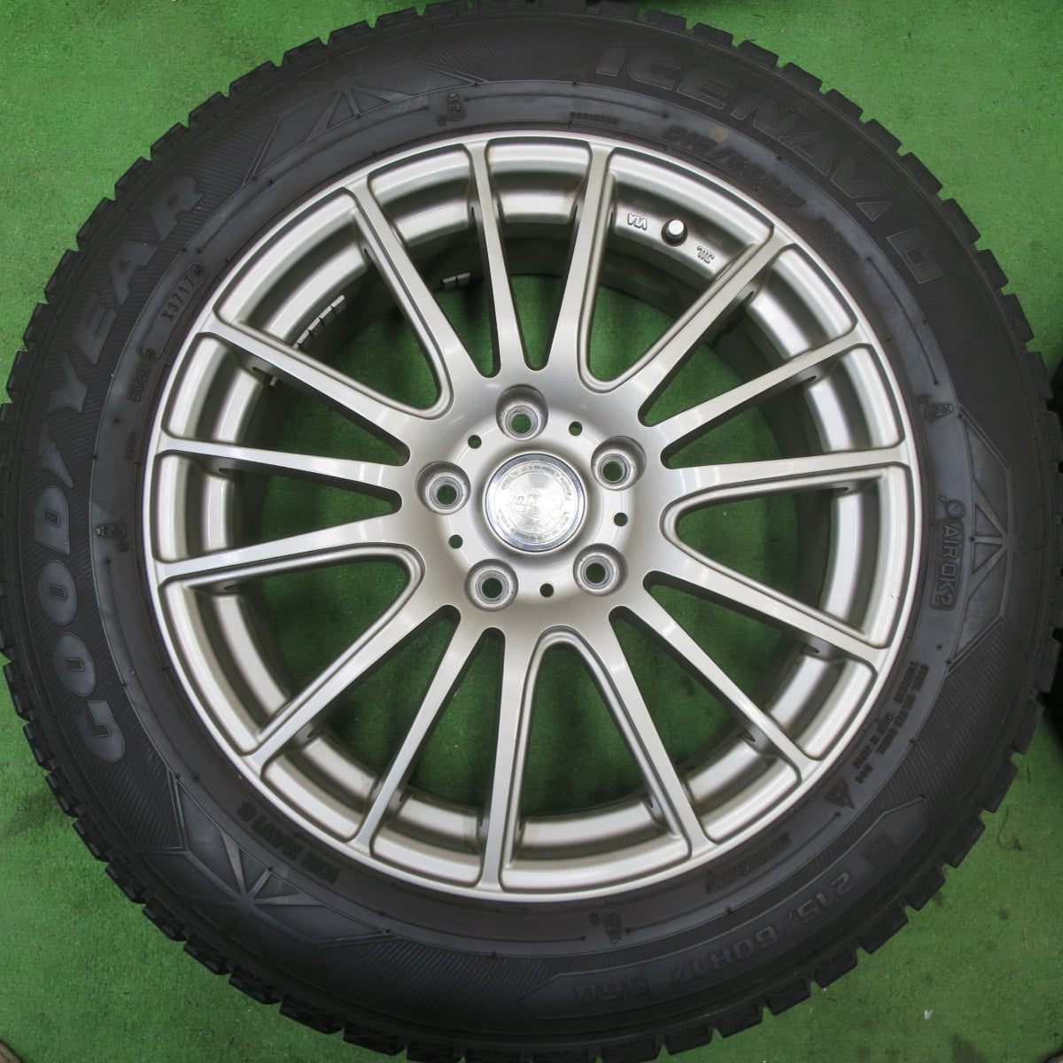 バリ溝!キレイ!8.5分★スタッドレス 215/60R17 グッドイヤー アイスナビ6 ravrion Selzer ラブリオン 17インチ PCD114.3/5H★5052003TTス