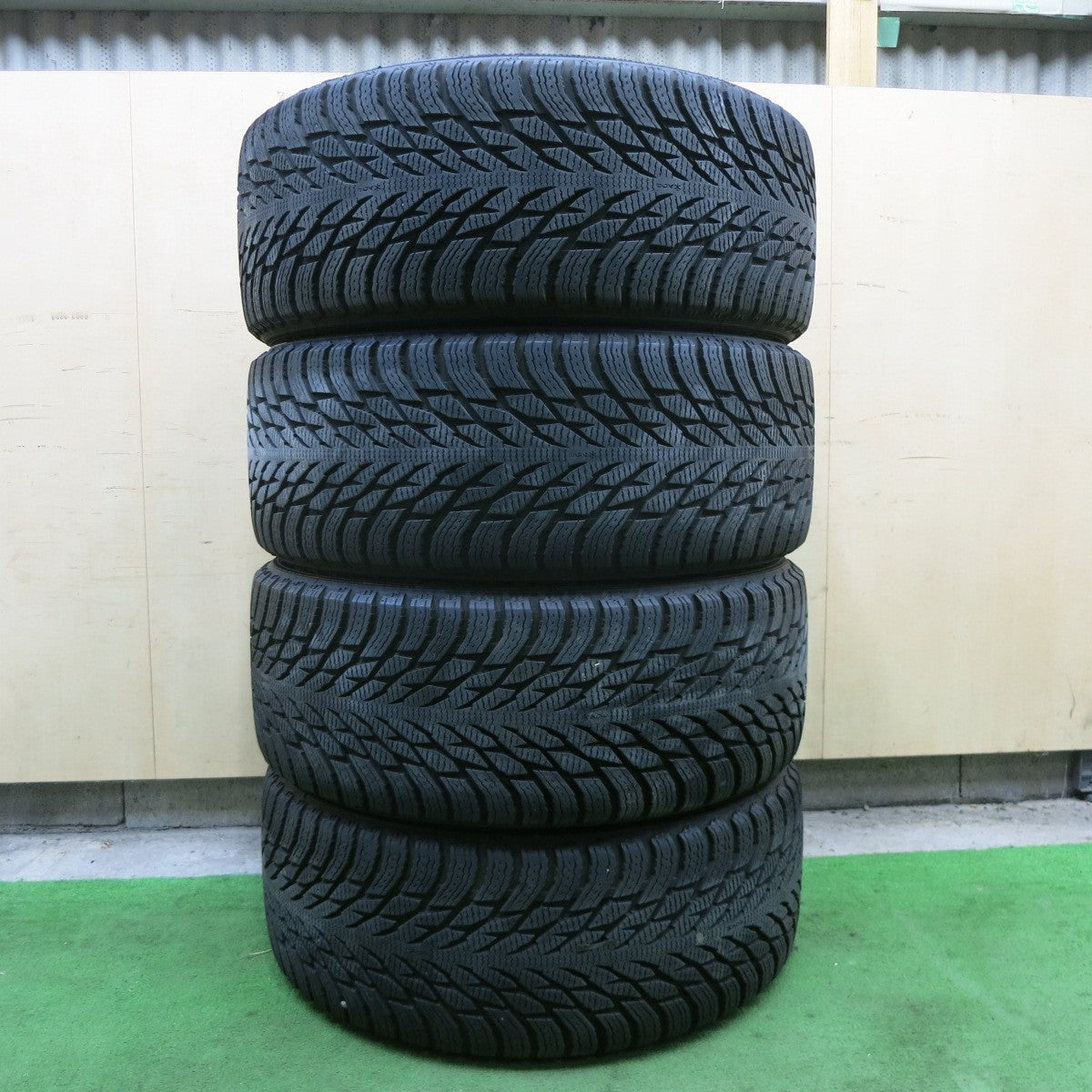 バリ溝!キレイ!9.5分★BMW 等 MAK X-MODE 275/45R20 スタッドレス ノキアンタイヤ ハッカペリッタ R3 SUV 20インチ PCD112/5H★6011601ナス