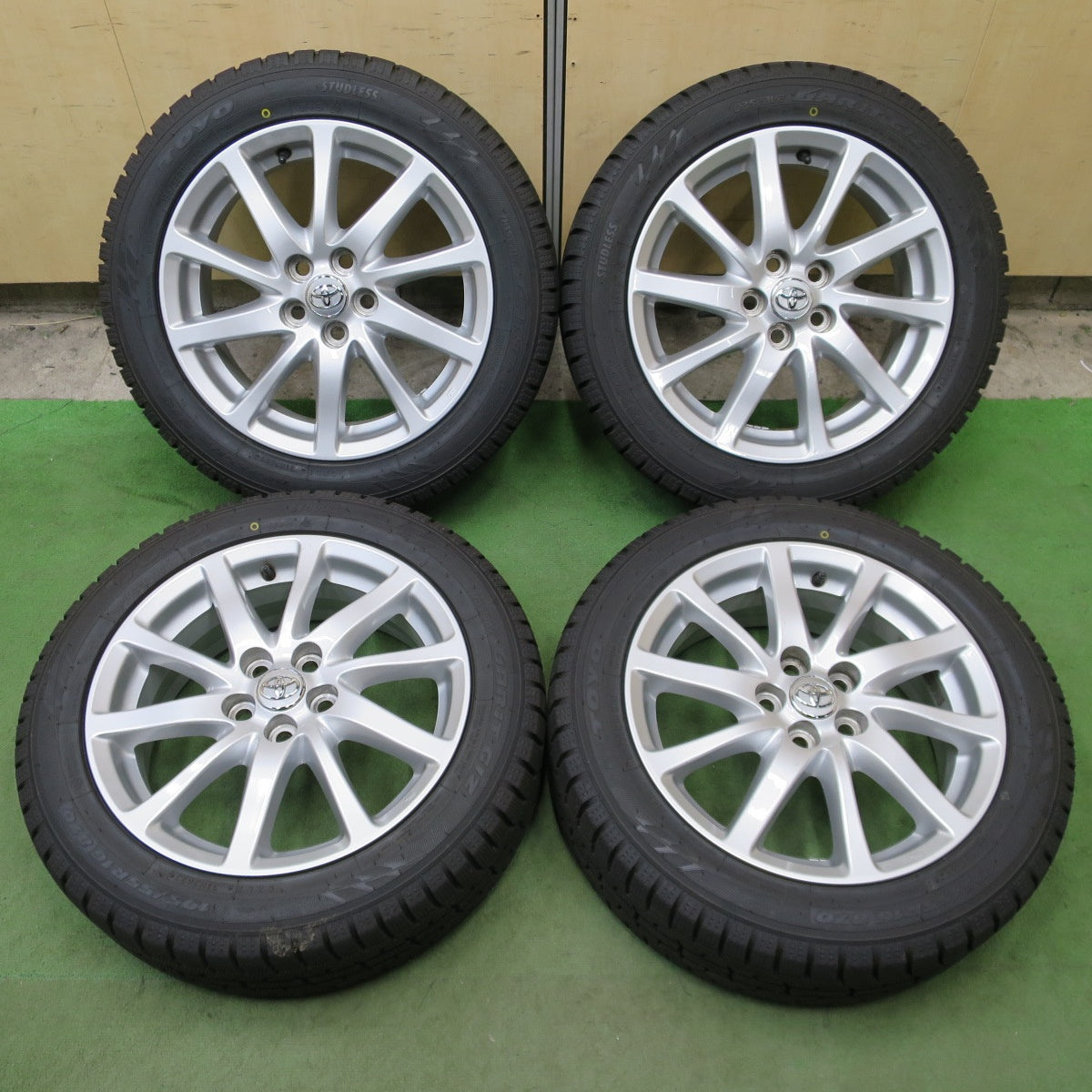 バリ溝!23年!キレイ!ほぼ10分◎トヨタ アリオン プレミオ 純正 195/55R16 スタッドレス トーヨー ガリット GIZ 16インチ PCD100/5H◎6101603NGス