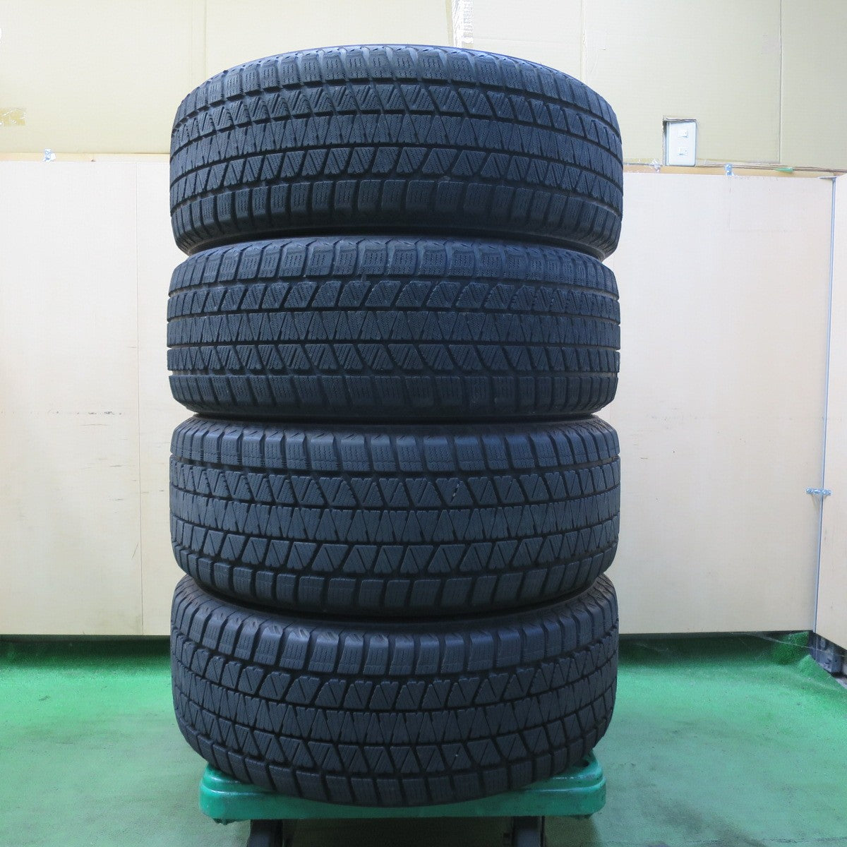 センサー付!バリ溝!21年!キレイ!9.5分★ベンツ N293 EQC 純正 235/55R19 255/50R19 スタッドレス ブリヂストン ブリザック DM-V3 19インチ PCD112/5H★5092703イス