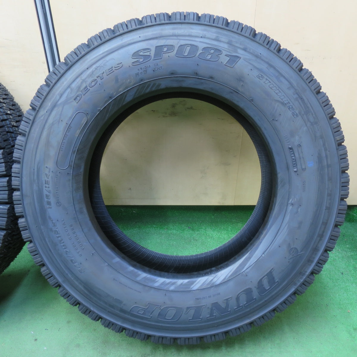 未使用!24年!2本★トラック タイヤ 245/70R19.5 136/134J スタッドレス ダンロップ デクテス SP081 DECTES 19.5インチ★5063003イスタ