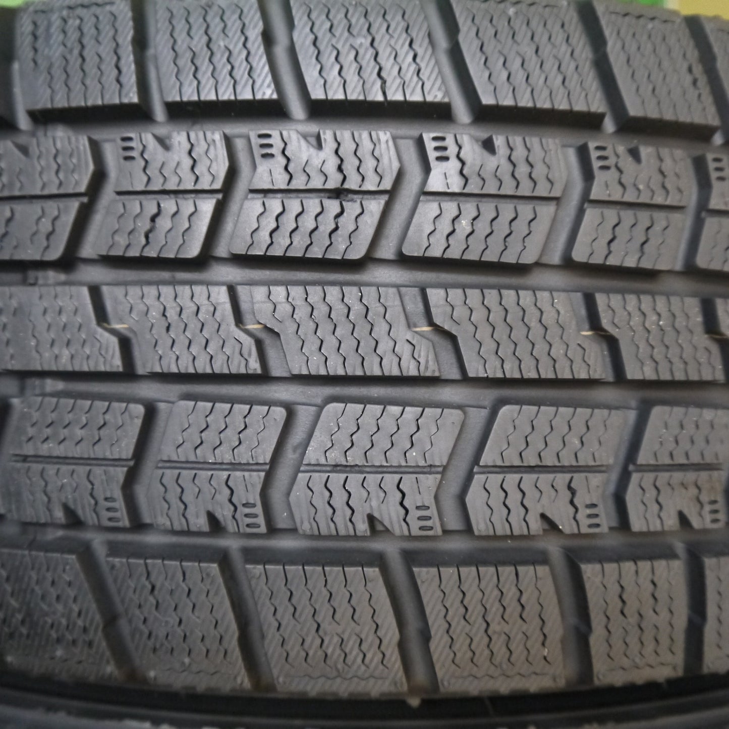 バリ溝!22年!9.5分以上★スタッドレス 205/65R16 グッドイヤー アイスナビ7 タイヤ 16インチ ヤリスクロス ヴェゼル ノア ヴォクシー 等★5120102Hスタ