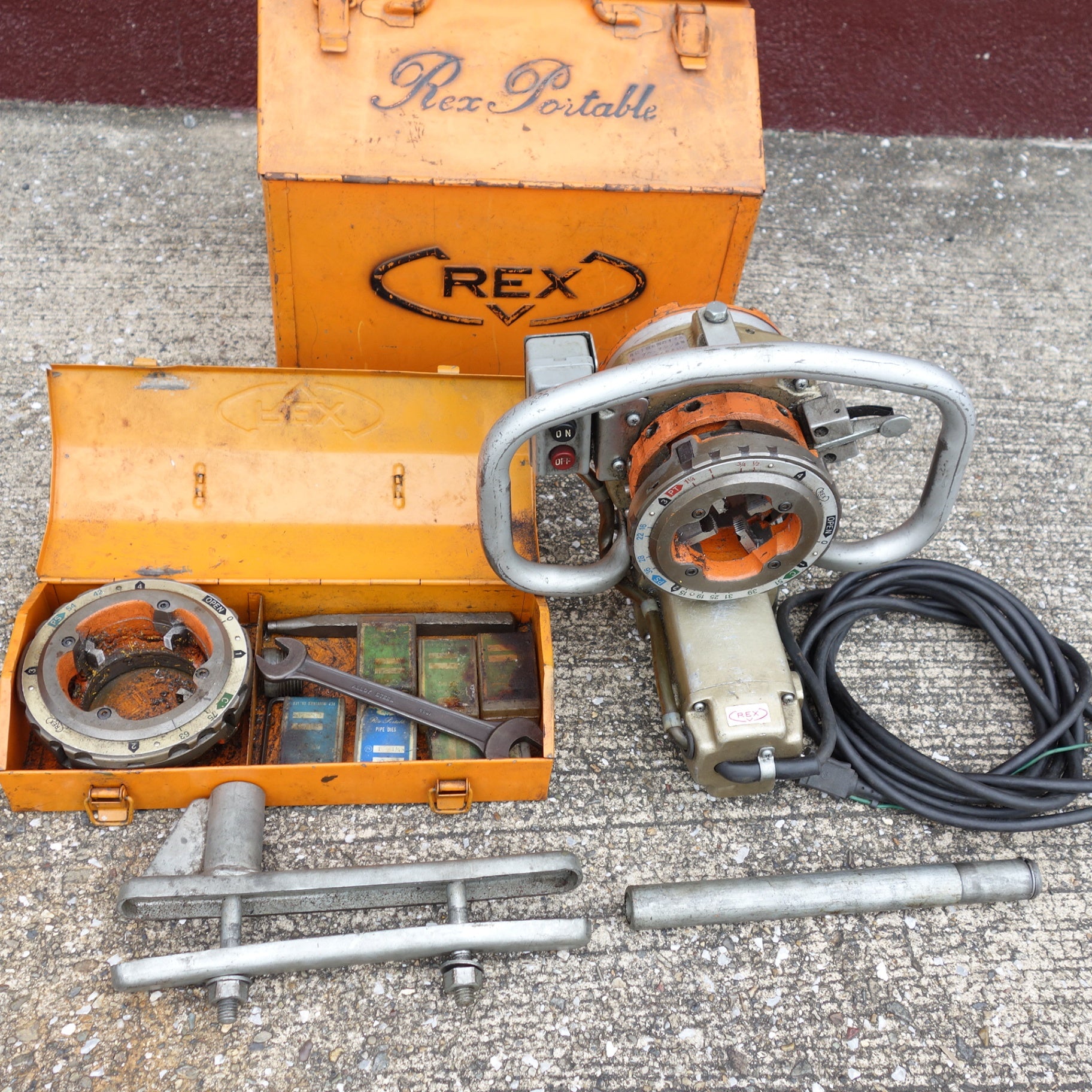 送料無料] ◇REX レッキス ポータブルパイプマシン EF0G M264 ねじ切り