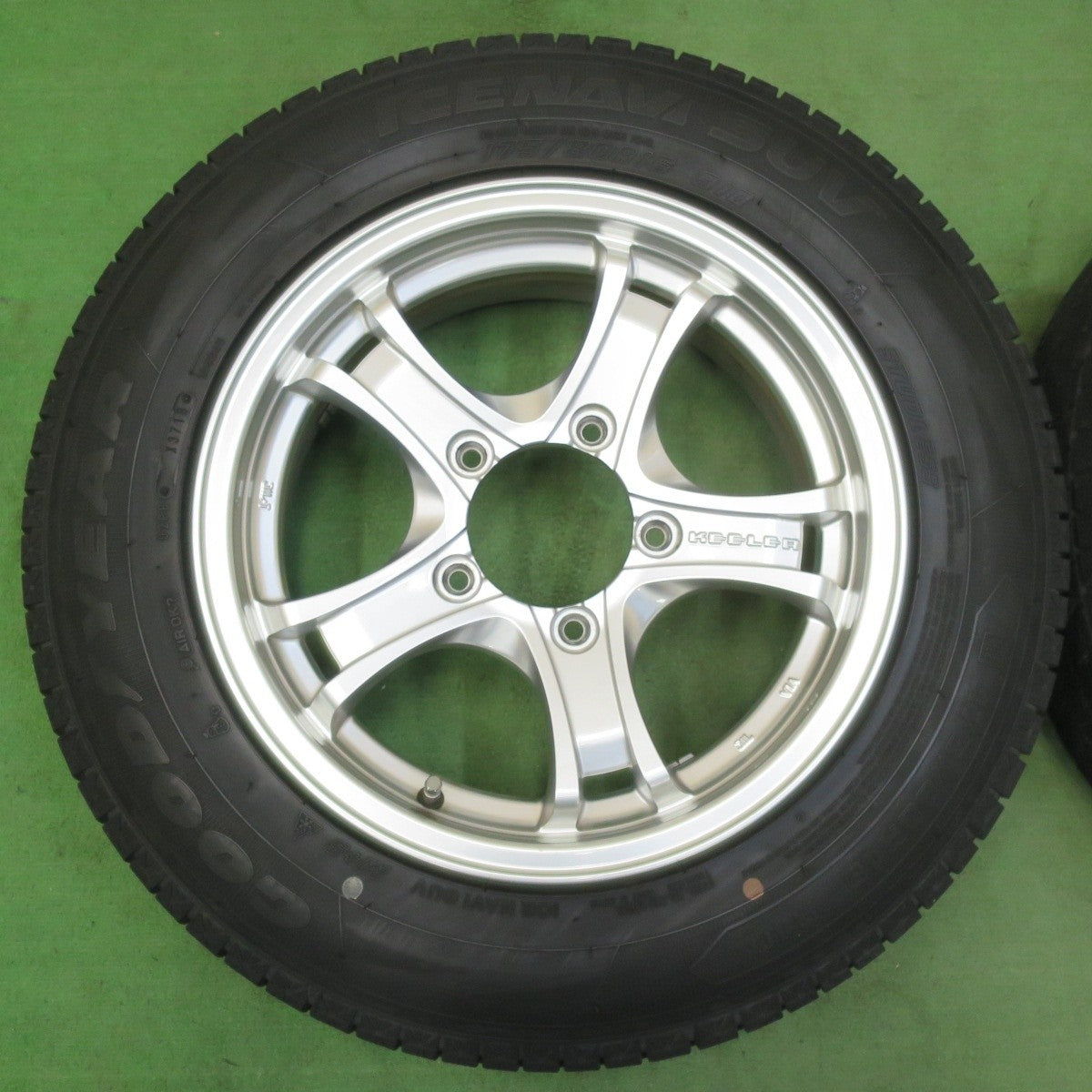 キレイ★ジムニー KEELER 175/80R16 スタッドレス グッドイヤー アイスナビ SUV キーラー 16インチ PCD139.7/5H★5032611イス