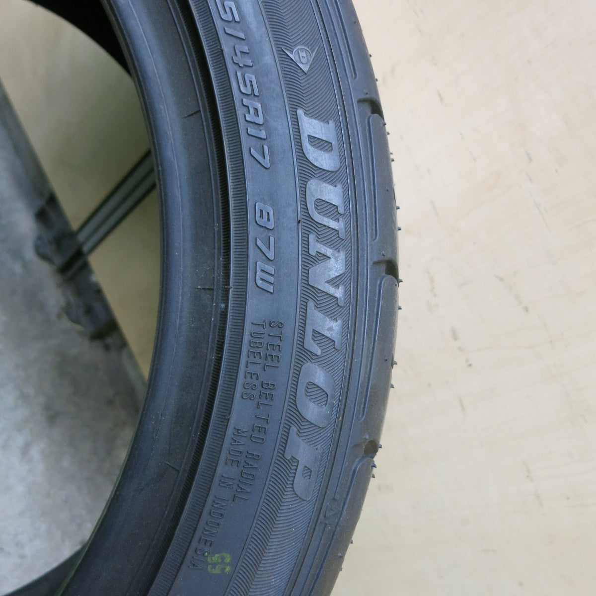 未使用!1本★215/45R17 ダンロップ ディレッツァ DZ101 タイヤ 17インチ プリウス 86 BRZ カローラ インプレッサ レガシィ 等★5052105ナノタ