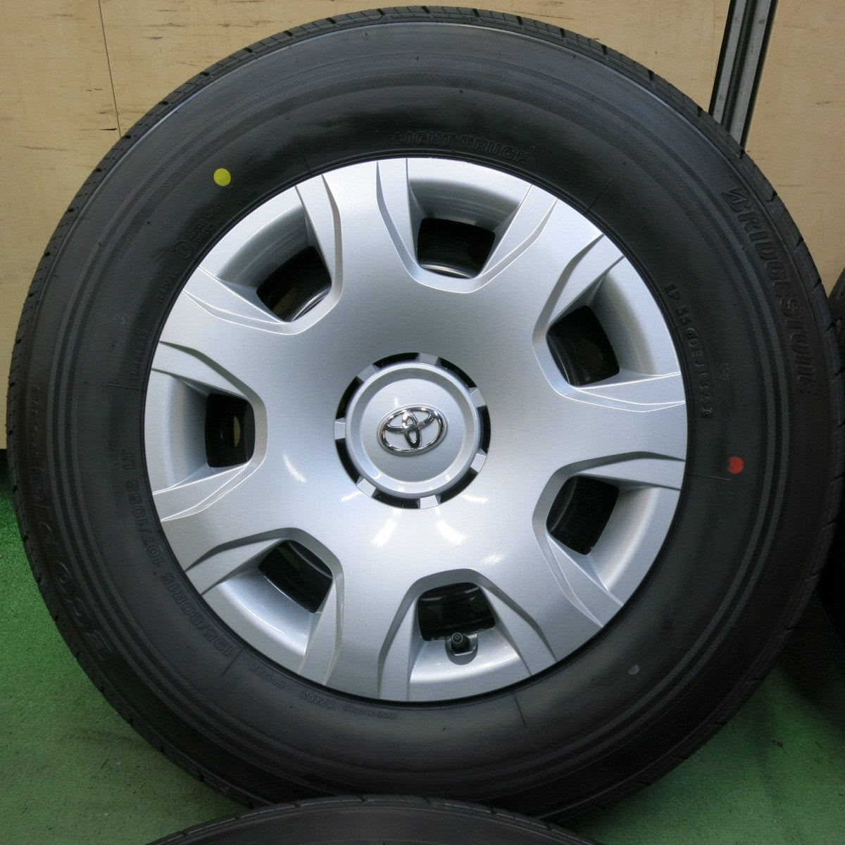 新車外し!25年★トヨタ 200系 ハイエース 純正 スチール 195/80R15 107/105S ブリヂストン エコピア RD613 15インチ PCD139.7/6H★5052815SYノ