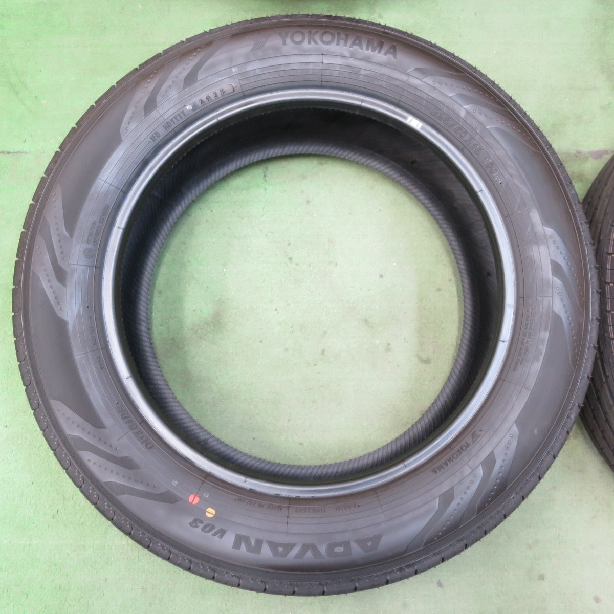 新車外し!25年★225/60R18 ヨコハマ アドバン V03 V03A タイヤ 18インチ 40系 アルファード ヴェルファイア レクサス NX 等★5091110イノタ