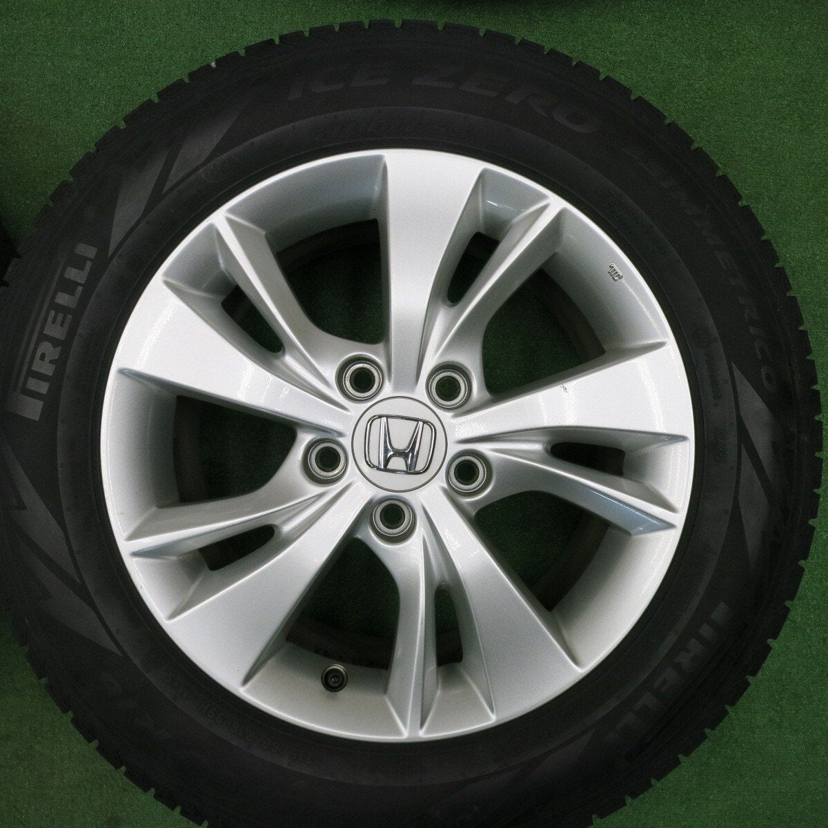 バリ溝!22年!キレイ!9.5分以上★ホンダ ヴェゼル 純正 215/60R16 スタッドレス ピレリ アイスゼロ アシンメトリコ 16インチ PCD114.3/5H★4121606TNス