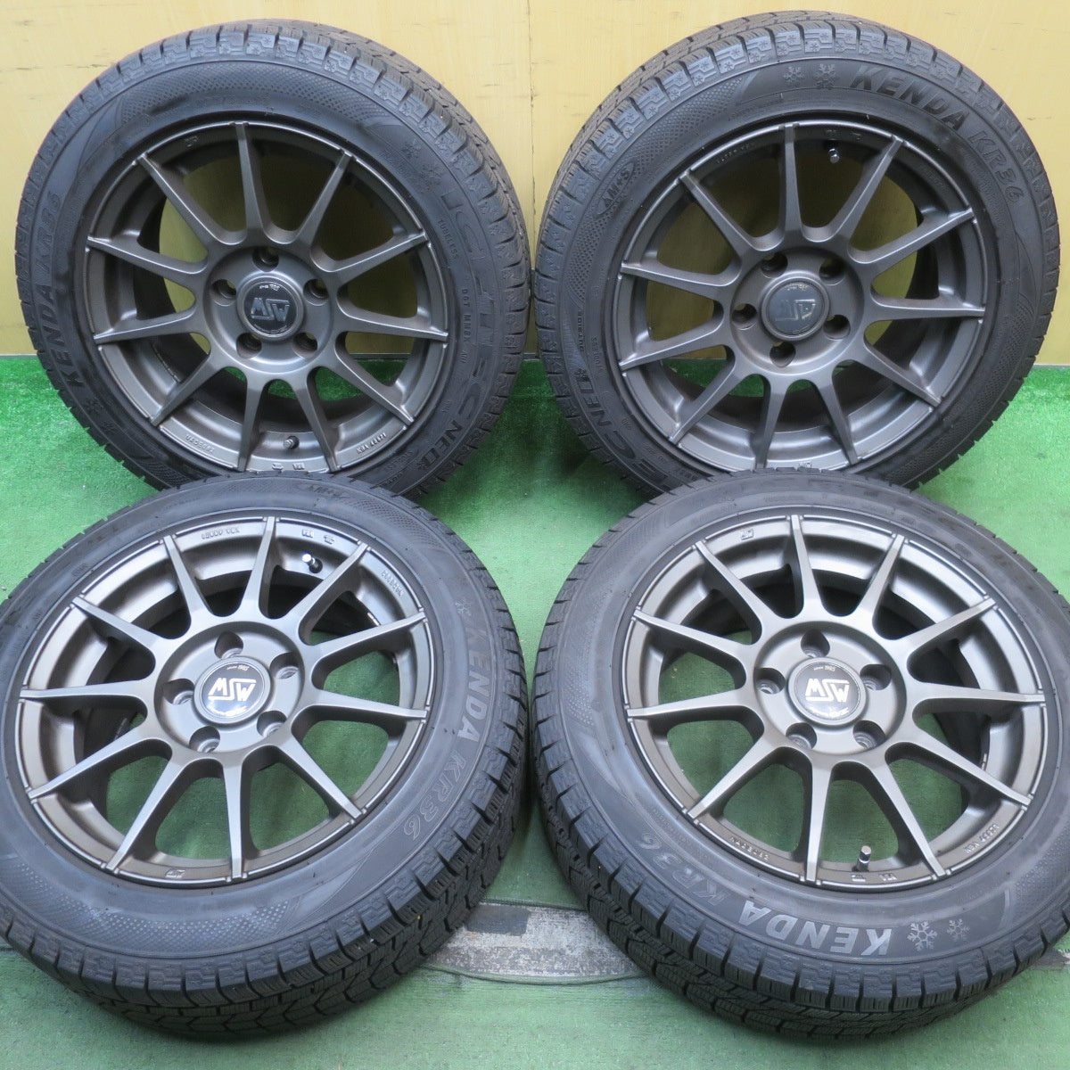 バリ溝!22年!キレイ!9.5分★BMW 等 MSW85 O・Z 205/55R16 スタッドレス ケンダ KR36 アイステック ネオ 16インチ OZ PCD120/5H★5100102NJス