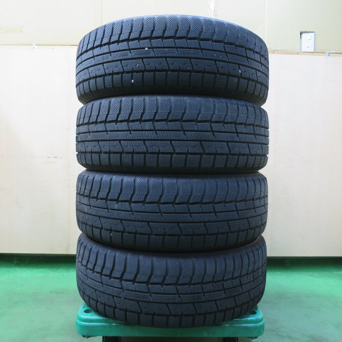 バリ溝!23年!キレイ!9.5分★スタッドレス 215/55R18 トーヨー ウインター トランパス TX Circlar AME ENKEI サーキュラー エンケイ 18インチ PCD114.3/5H★5032705イス