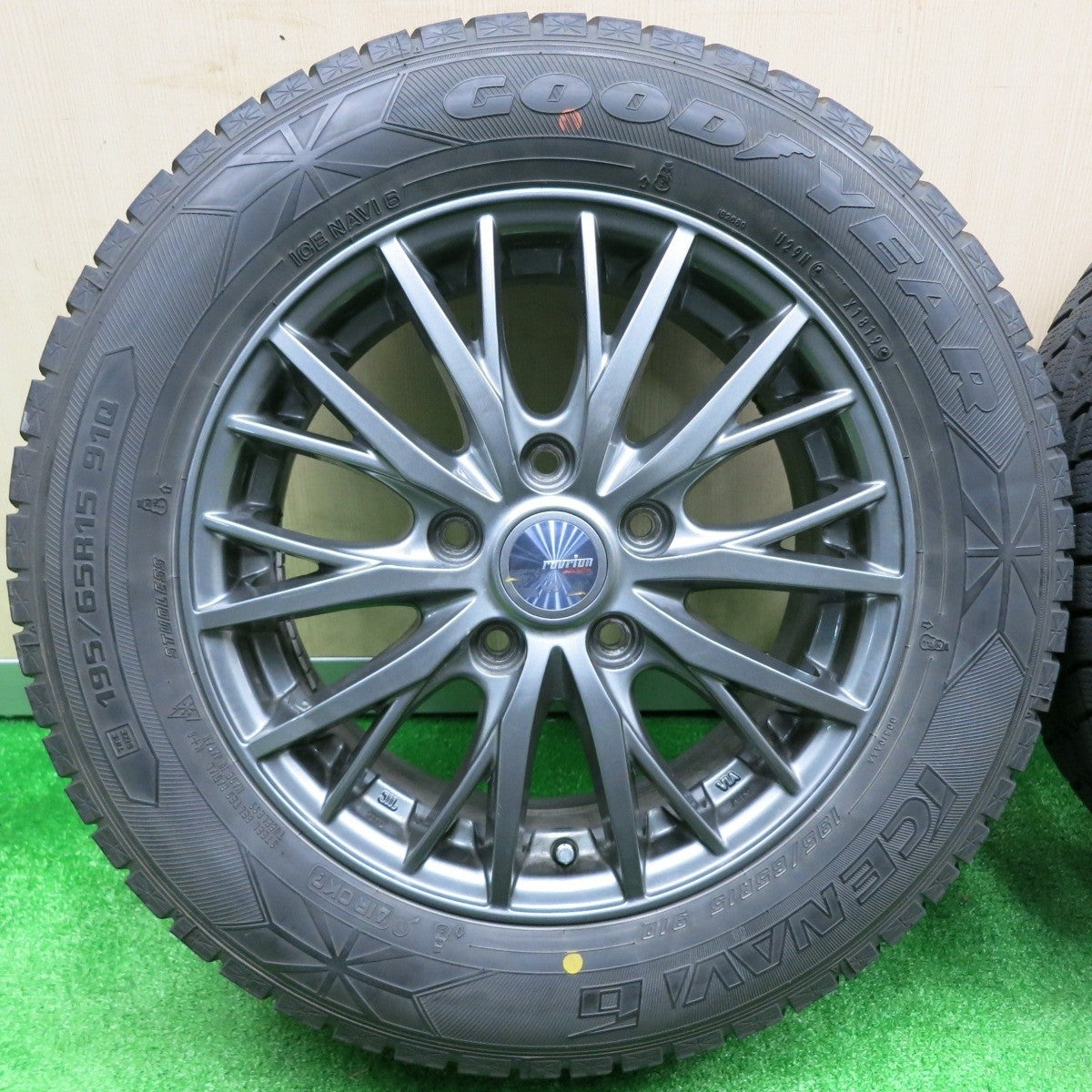 キレイ★スタッドレス 195/65R15 グッドイヤー アイスナビ6 ravrion RM01 ラブリオン PCD114.3/5H★4092204NJス