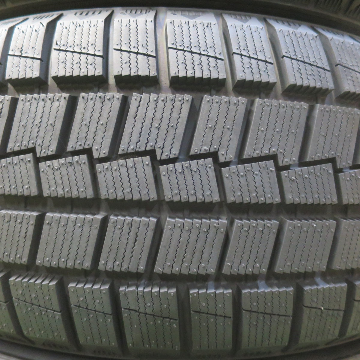 ほぼ未使用!25年◎スタッドレス 235/50R18 ワンリ WINTERCross SW312 タイヤ 18インチ アルファード ヴェルファイア 等◎6092901イスタ