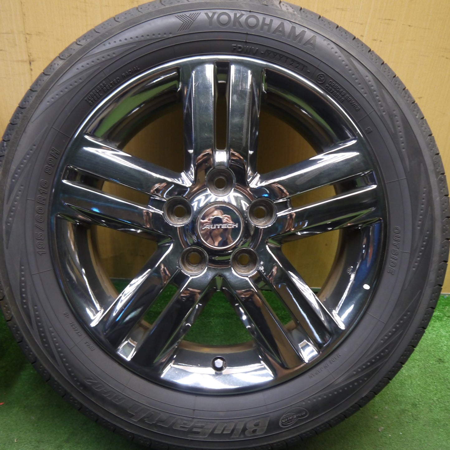 バリ溝!21年!9.5分★日産 セレナ 純正 AUTECH 195/60R16 ヨコハマ ブルーアース RV-02 16インチ オーテック PCD114.3/5H★5090103Hノ