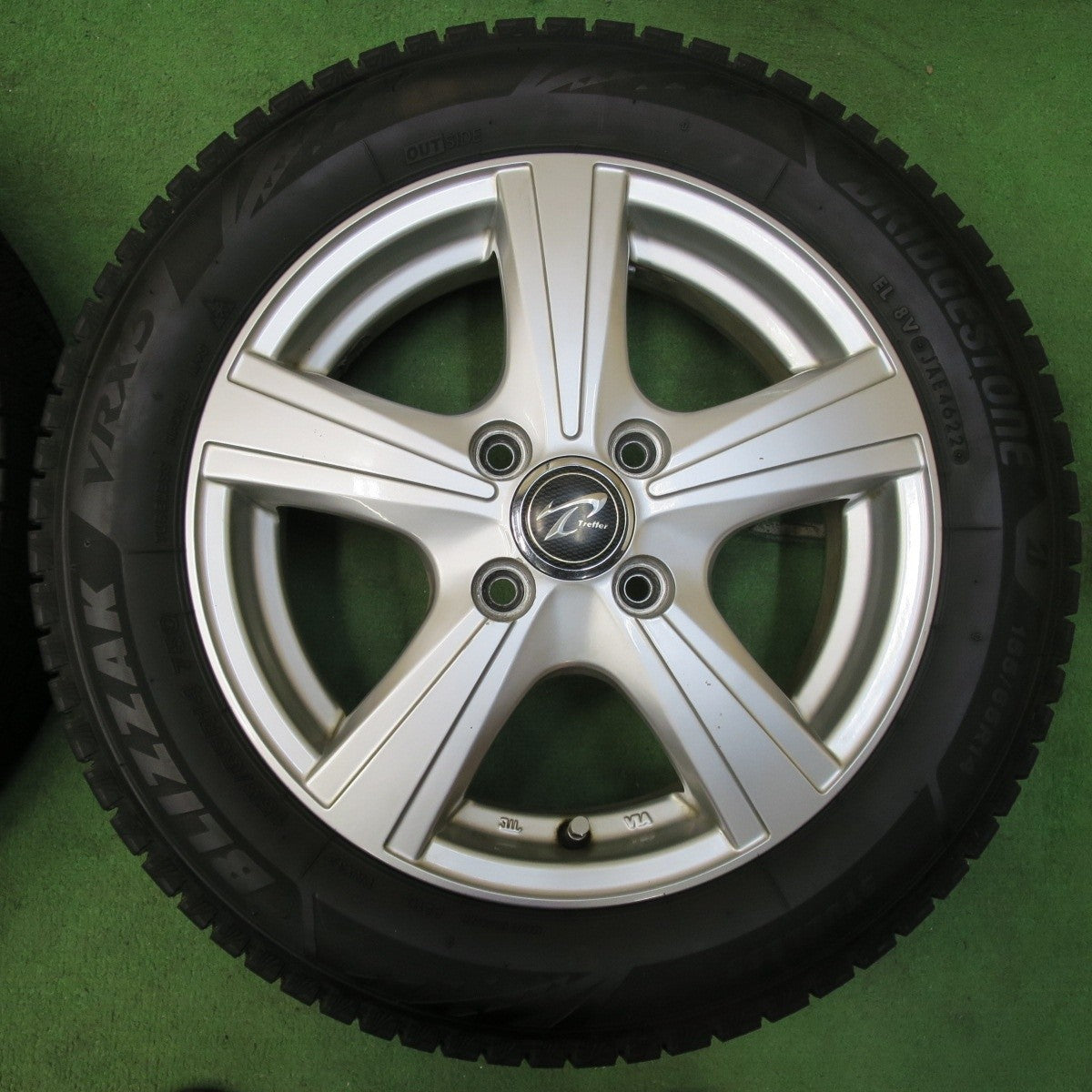 バリ溝!22年!キレイ!8.5分★スタッドレス 155/65R14 ブリヂストン ブリザック VRX3 Treffer トレファー 14インチ PCD100/4H★4123019イス