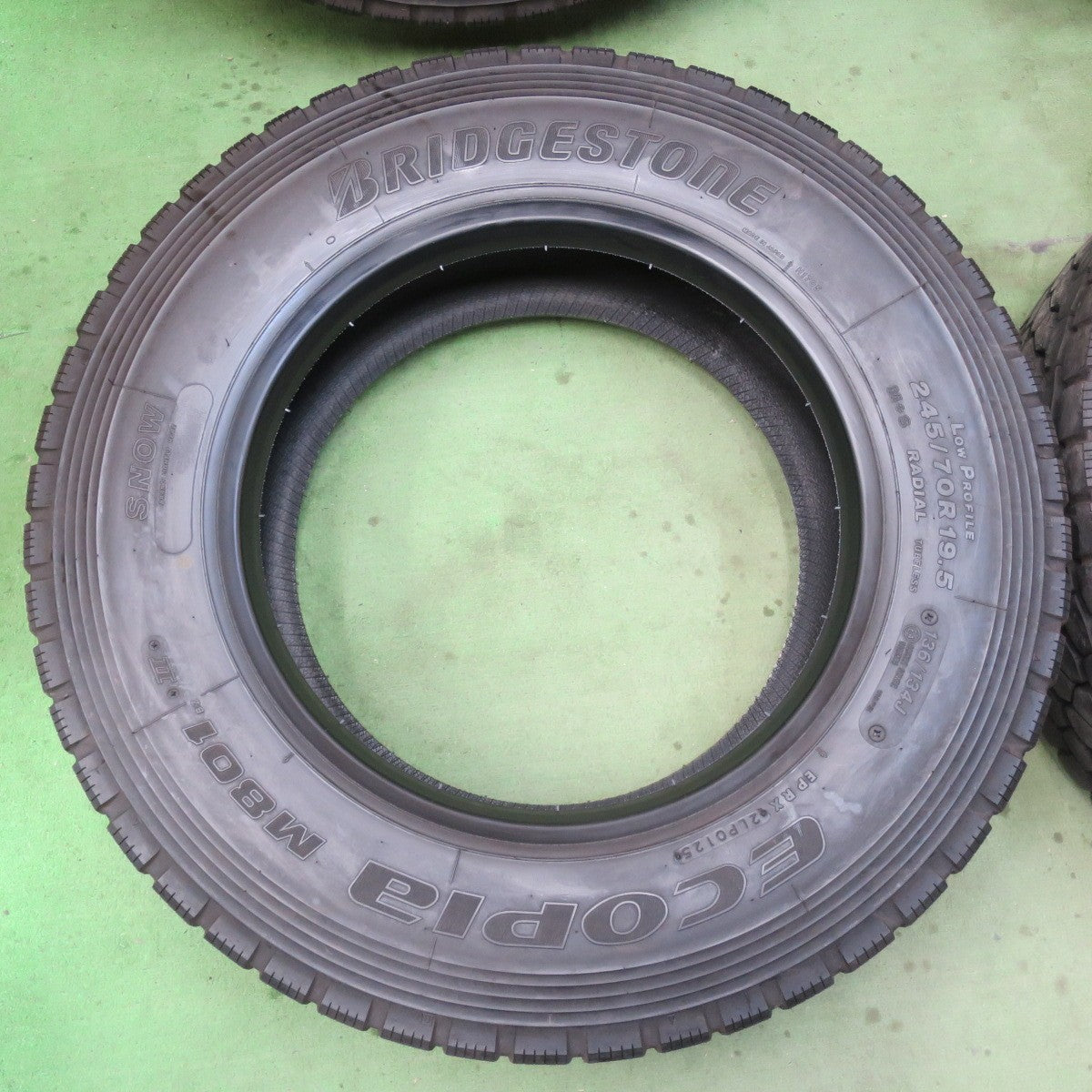 ほぼ未使用!25年★トラック バス タイヤ 245/70R19.5 136/134J ブリヂストン エコピア M801 Ⅱ ミックス オールシーズン 19.5インチ★6013104イスタ