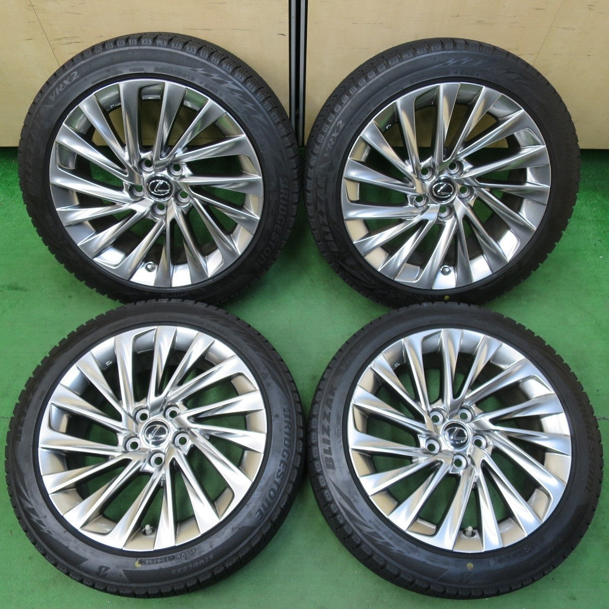 センサー付!バリ溝!8.5分★レクサス ES バージョンL 純正 235/45R18 スタッドレス ブリヂストン ブリザック VRX2 18インチ PCD114.3/5H★4110605イス