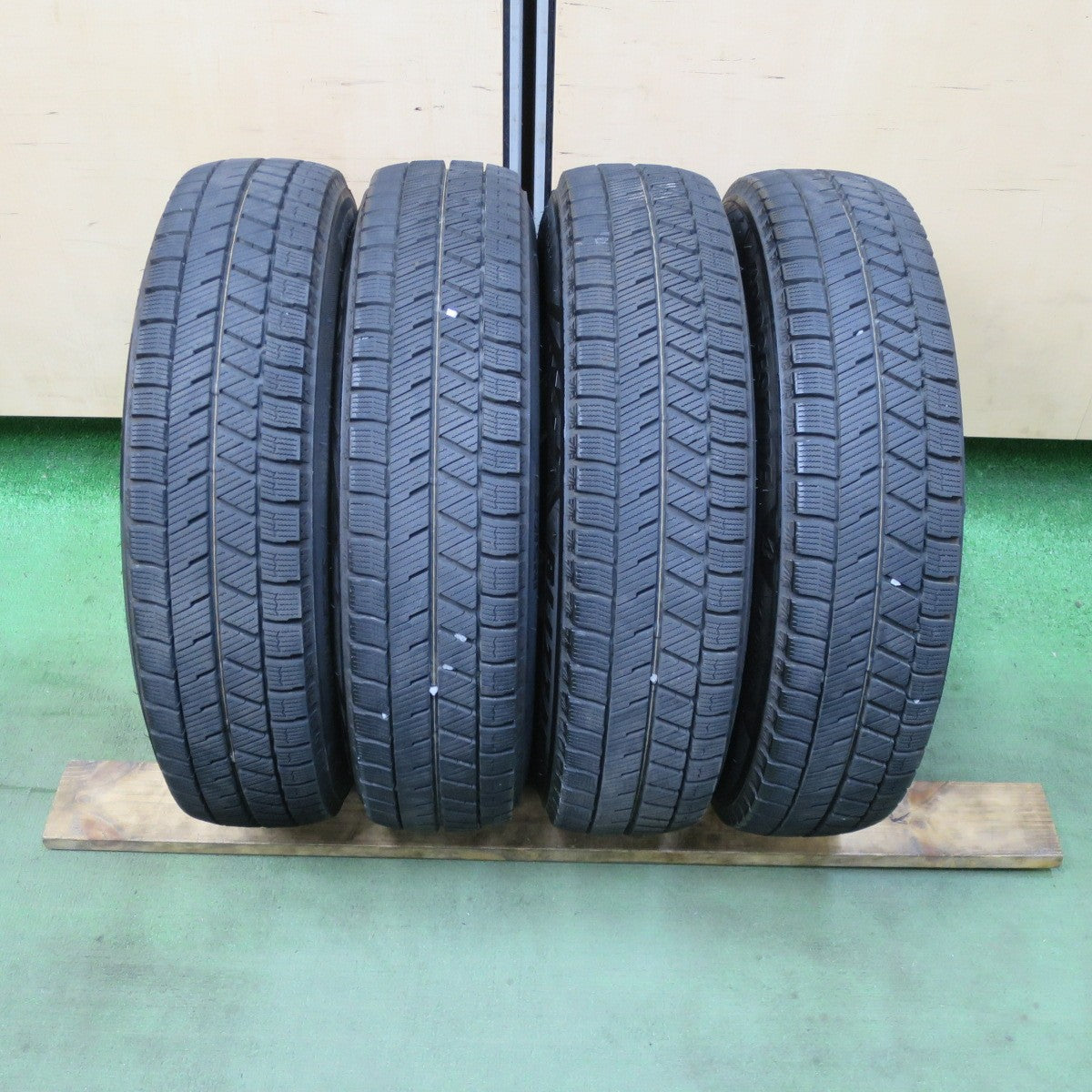 バリ溝!23年!キレイ!9分★スタッドレス 145/80R13 ブリヂストン ブリザック VRX3 SG-E 社外 アルミ 13インチ PCD100/4H★5112803TTス
