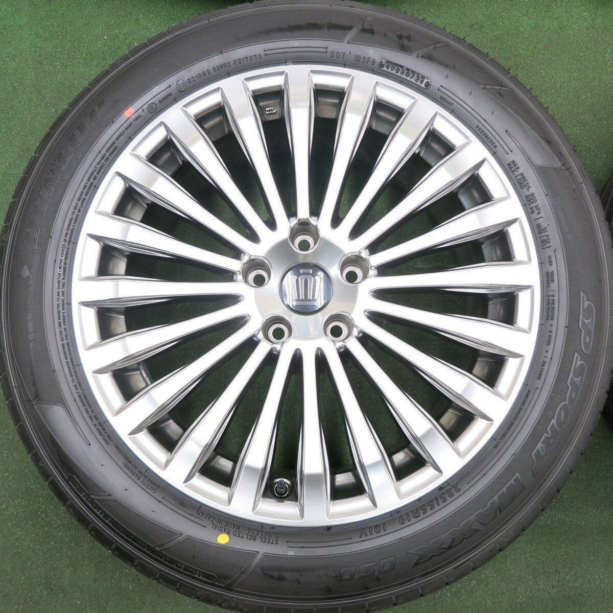 新車外し!24年★トヨタ 30系 クラウン セダン 純正 235/55R19 ダンロップ SPスポーツマックス 050 PCD120/5H★4061603HAノ
