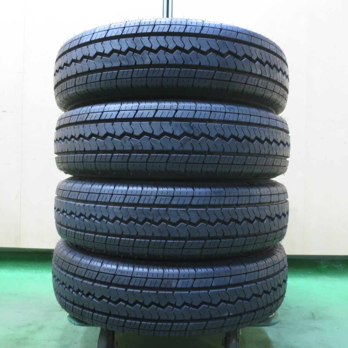 【TOYO V-02 165R13 LT 6PR】夏タイヤ 4本【トヨタ 純正 タウンエース　ライトエース 13インチ 5J5HPCD114.3】ほぼ未使用　(TB132) クレジットカード QR決済可能 未使用☆165R13 6PR トーヨー V-02e タイヤ 13インチ プロボックス