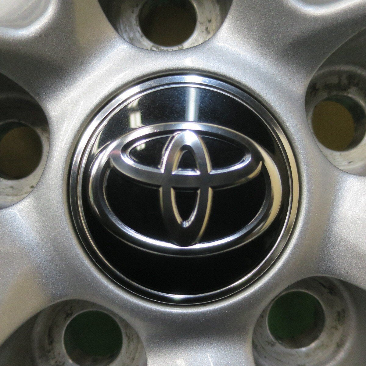 バリ溝!キレイ!8.5分★トヨタ 50系 RAV4 80系 ハリアー 純正 225/65R17 スタッドレス ピレリ アイスアシンメトリコ プラス 17インチ PCD114.3/5H★5031501イス