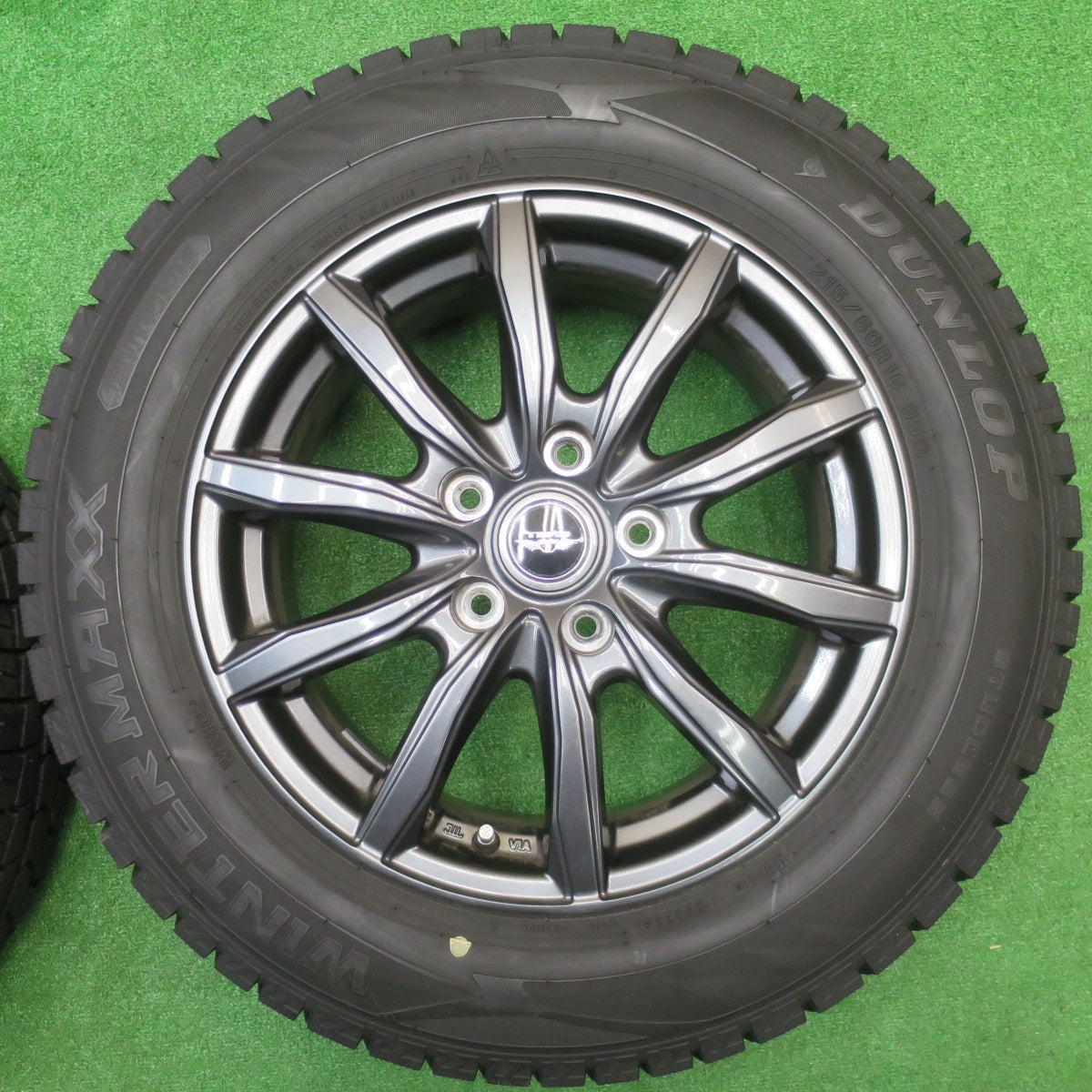 超バリ溝!23年!キレイ!9.5分以上★スタッドレス 215/60R16 ダンロップ ウインターマックス WM02 TEAD テッド 16インチ PCD114.3/5H★5102601NJス