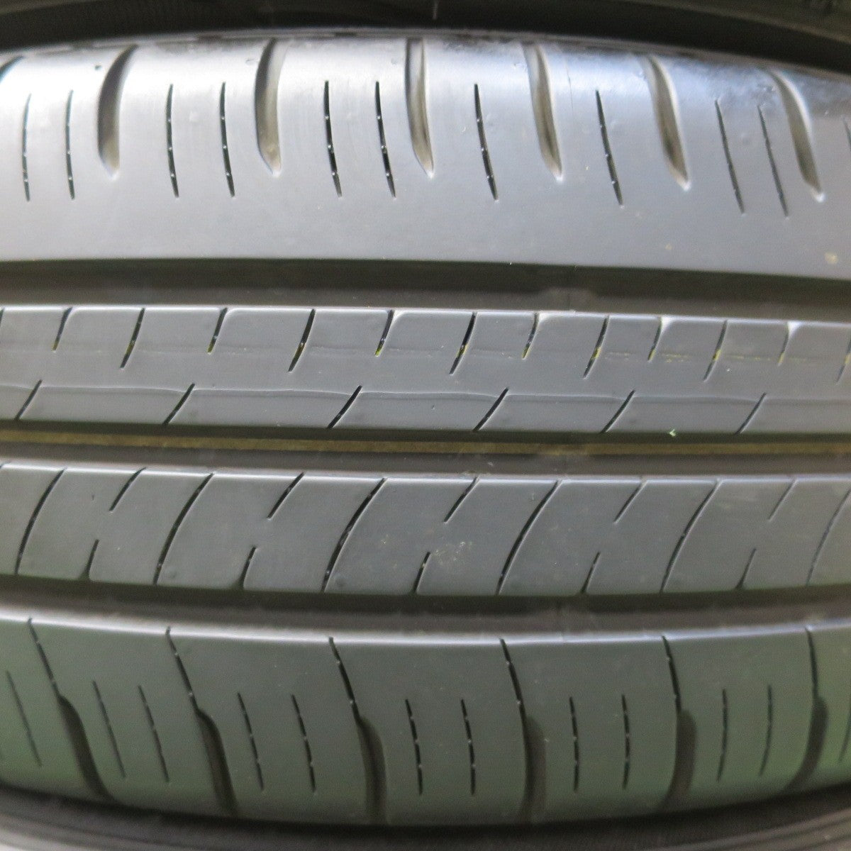 バリ溝!24年!9.5分以上★185/60R16 ダンロップ エナセーブ EC300+ タイヤ 16インチ アクア ヤリス フィット ノート MAZDA2 デミオ 等★6050409イノタ