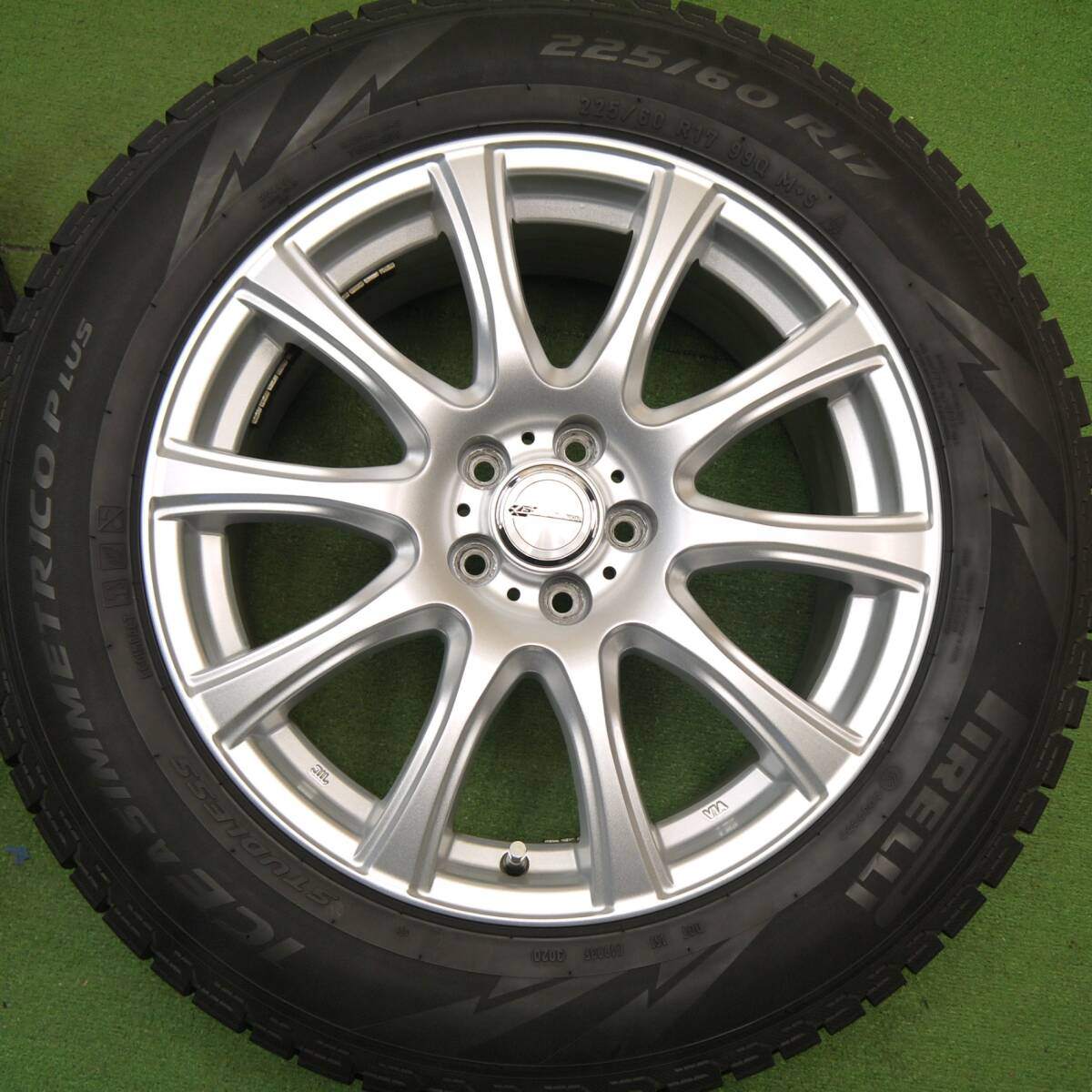 バリ溝!キレイ!8.5分★フォレスター 等 225/60R17 スタッドレス ピレリ アイスアシンメトリコ プラス LAUFBAHN ラウフバーン 17インチ PCD100/5H★5031203Hス