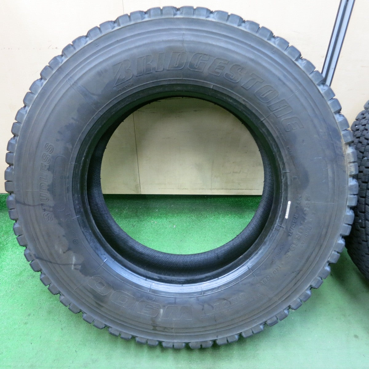 バリ溝!23年!8.5分!2本★トラック タイヤ 265/70R19.5 140/138J スタッドレス ブリヂストン W900 19.5インチ★5053001ナスタ