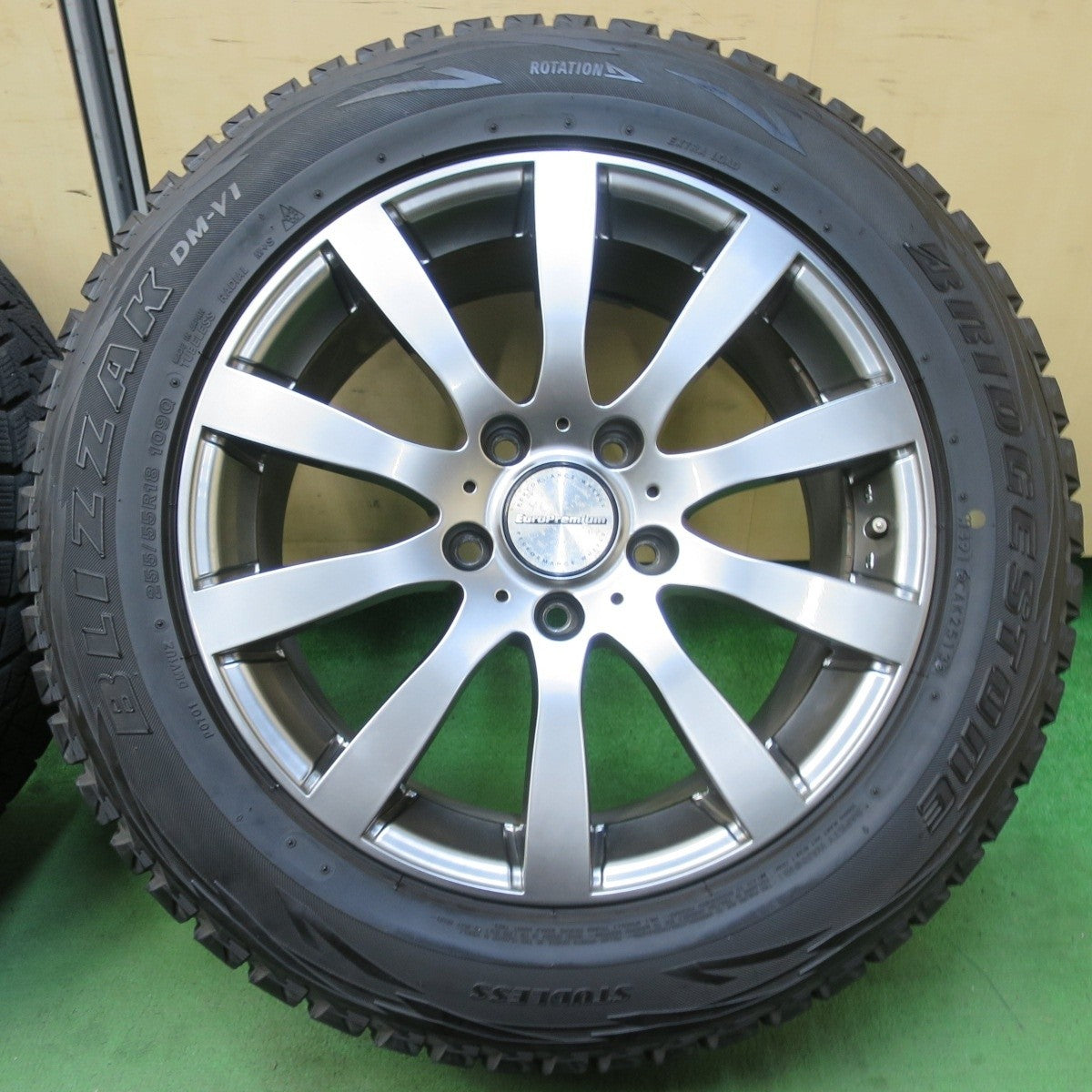バリ溝!キレイ!8.5分★カイエン 等 EuroPremium 阿部商会 255/55R18 スタッドレス ブリヂストン ブリザック DM-V1 ユーロプレミアム PCD130/5H★5032701イス
