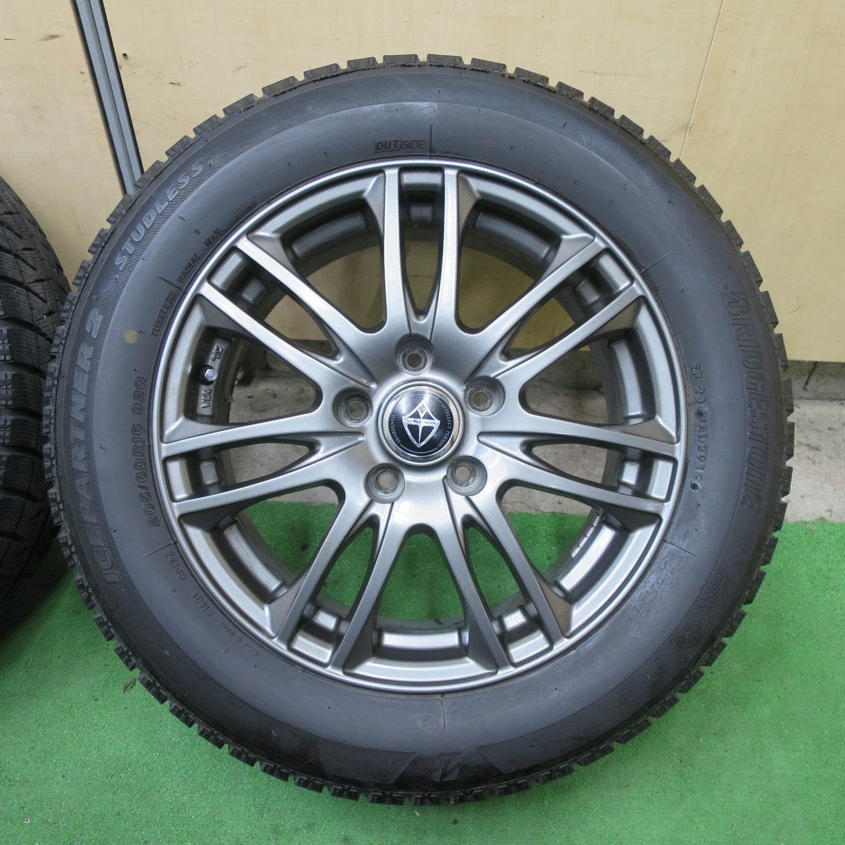 キレイ★スタッドレス 205/60R16 ブリヂストン アイスパートナー2 VELVA ヴェルヴァ 16インチ PCD114.3/5H★5090403TTス