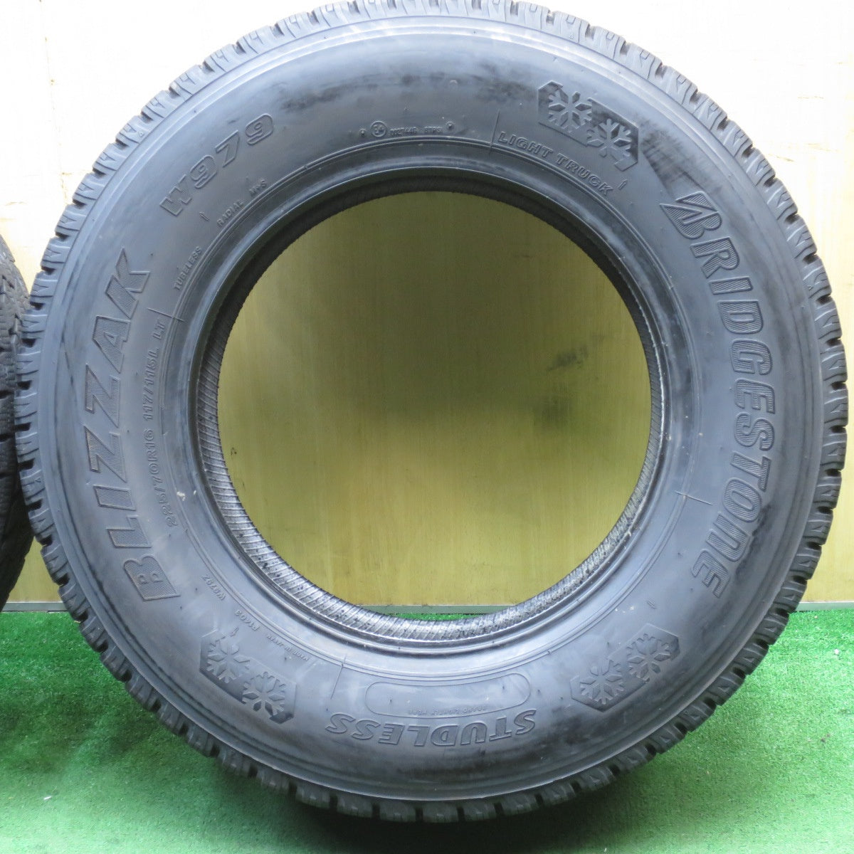 バリ溝!22年!9.5分★トラック タイヤ 225/70R16 117/115L スタッドレス ブリヂストン ブリザック W979 タイヤ 16インチ★5061901NJスタ