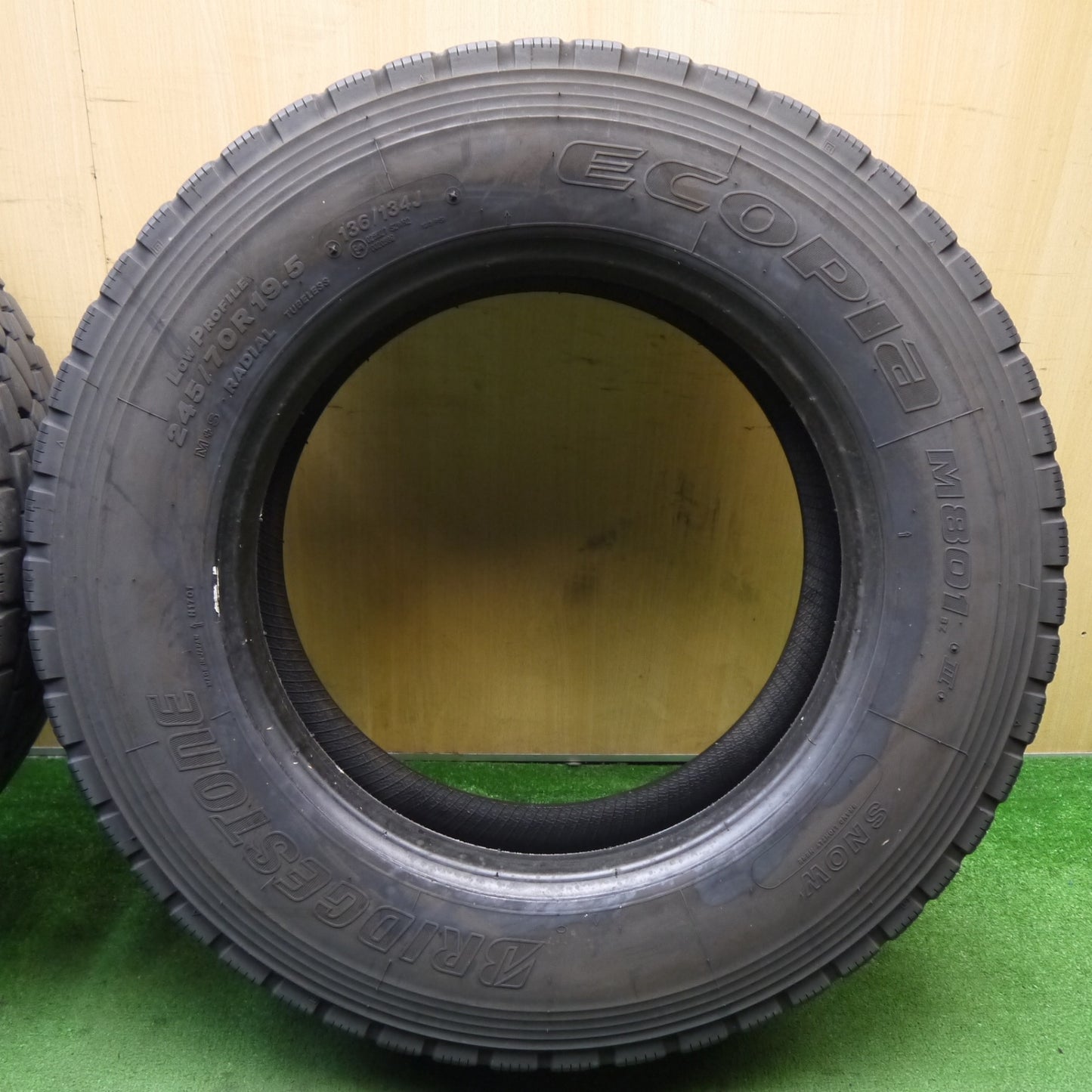 バリ溝!24年!9.5分!2本★トラック タイヤ 245/70R19.5 136/134J ブリヂストン エコピア M801 Ⅱ ミックス オールシーズン 19.5インチ★5061601KKノタ