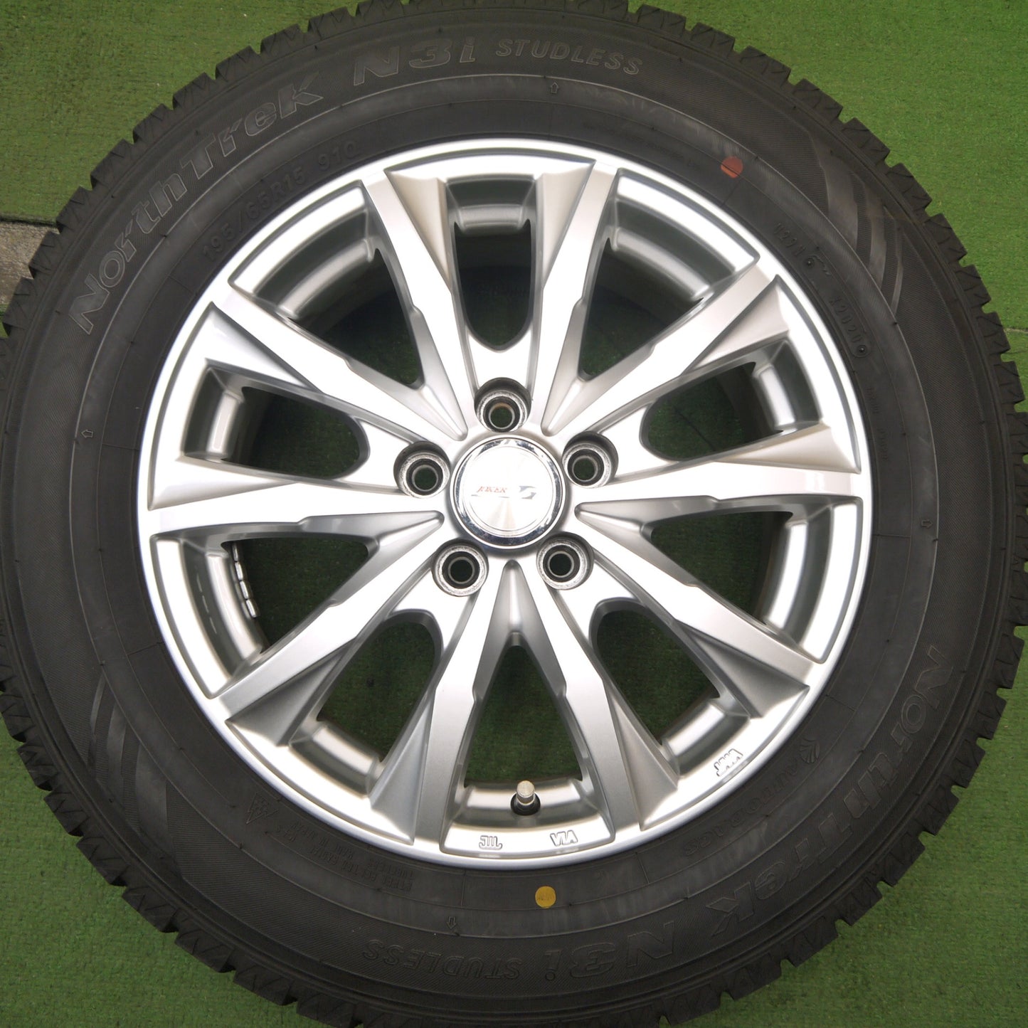 バリ溝!キレイ!9.5分以上★プリウス 等 195/65R15 スタッドレス オートバックス ノーストレック N3i JOKER ジョーカー 15インチ PCD100/5H★5060917Hス
