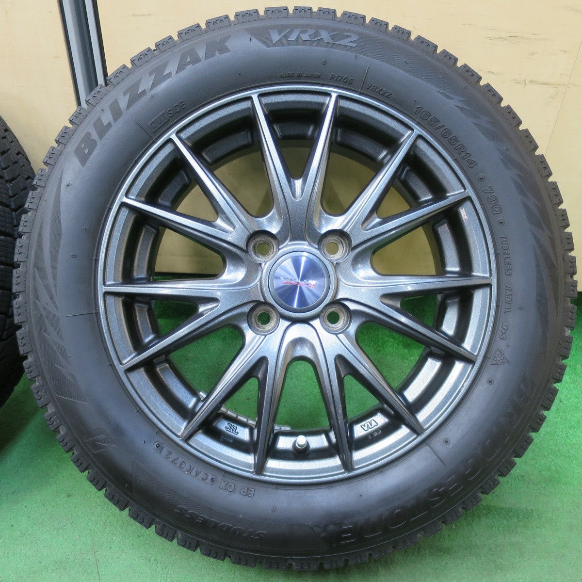 バリ溝!21年!キレイ!8.5分★スタッドレス 165/65R14 ブリヂストン ブリザック VRX2 VELVA SPORTZ ヴェルヴァ 14インチ PCD100/4H★5021507イス