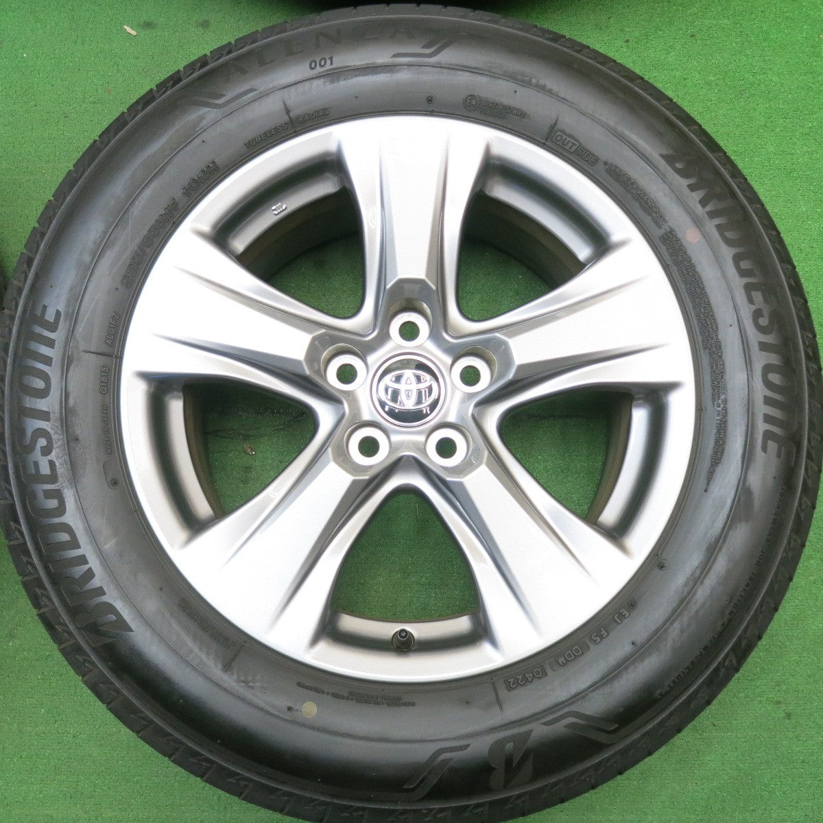 バリ溝!22年!キレイ!8.5分★トヨタ 80系 ハリアー 純正 225/65R17 ブリヂストン アレンザ 001 17インチ PCD114.3/5H★5051804HAノ