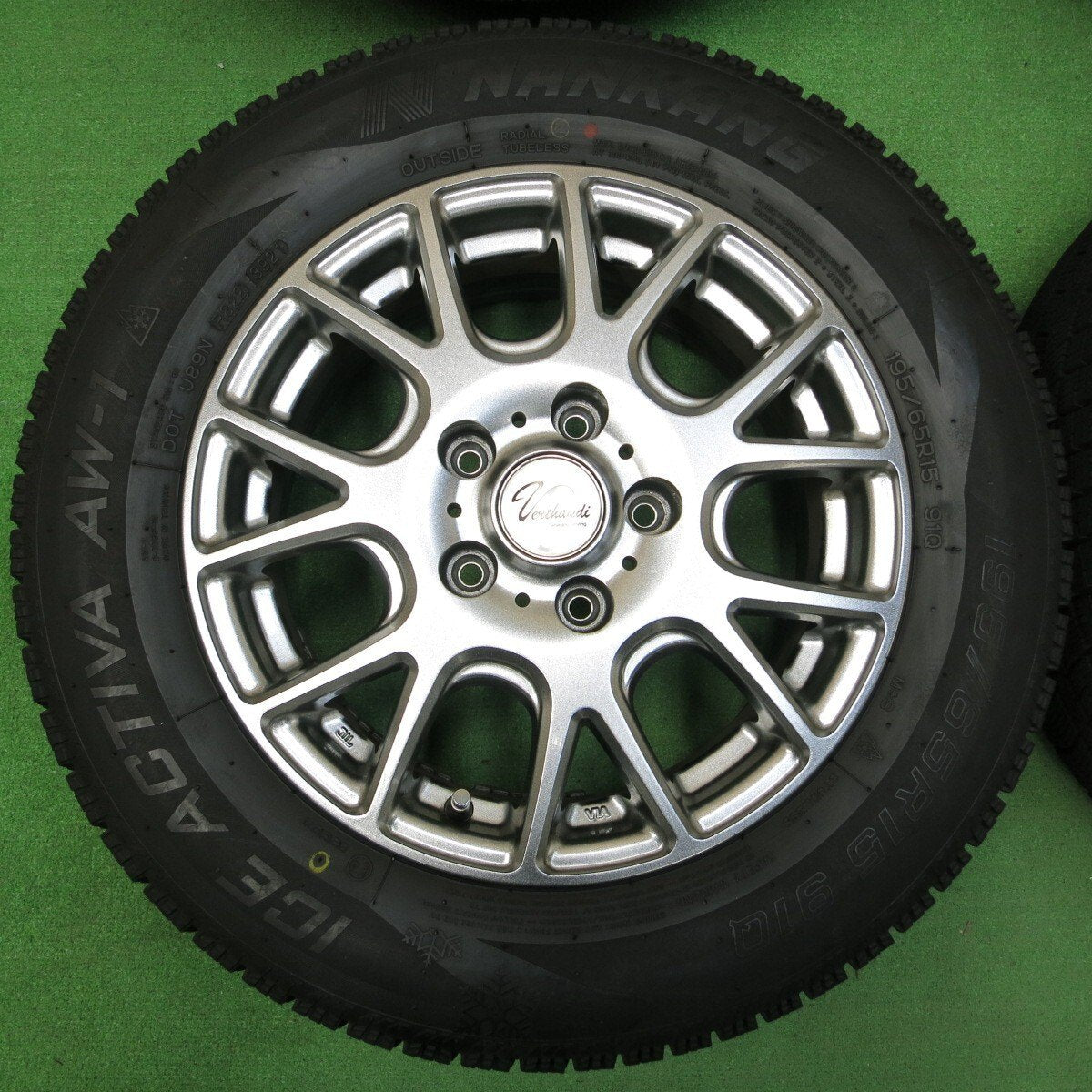 バリ溝!21年!綺麗!ほぼ10分★スタッドレス 195/65R15 ナンカン アイスアクティバ AW-1 Verthandi PCD114.3/5H★4041703イス