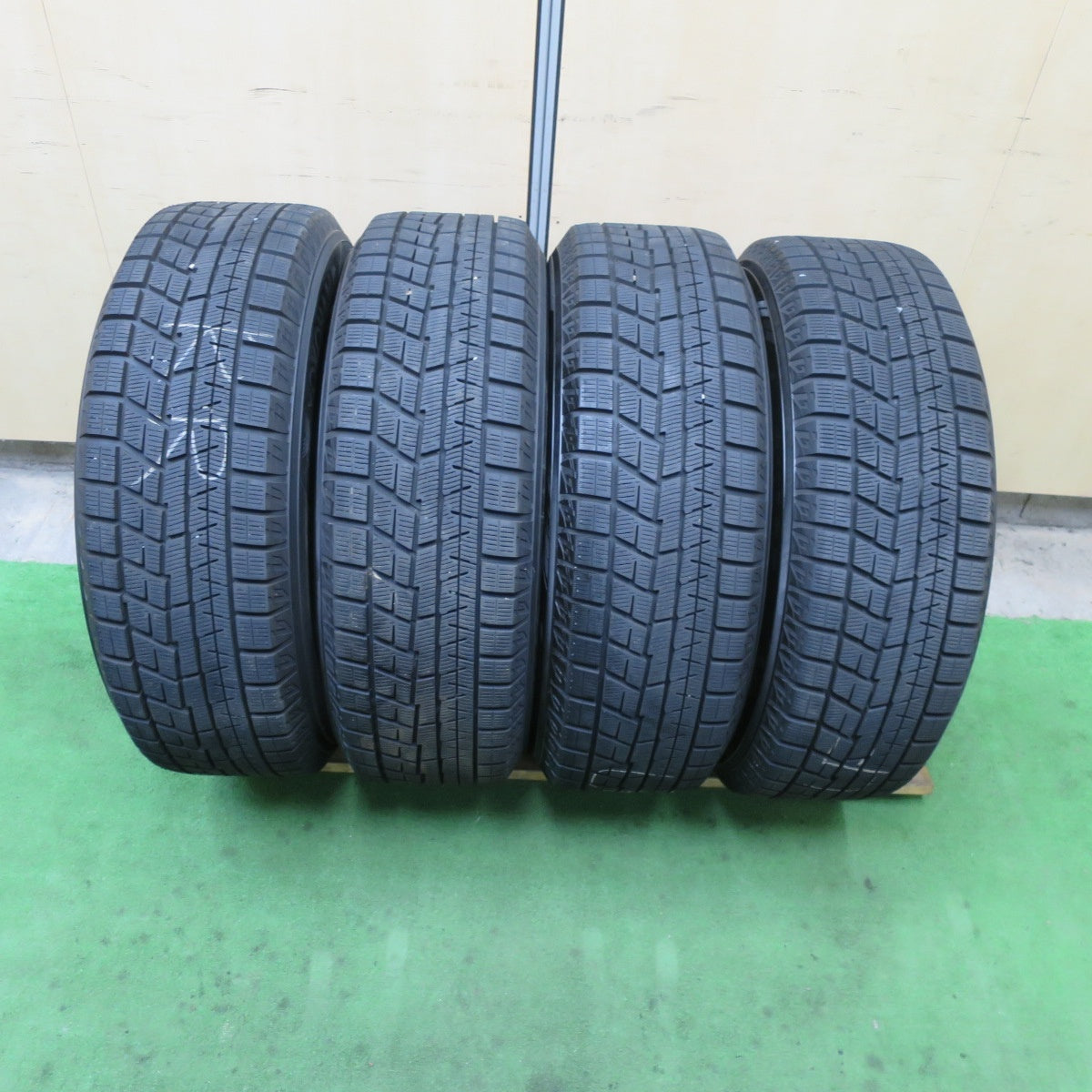 超バリ溝!22年!キレイ!ほぼ10分★スタッドレス 215/60R17 ヨコハマ アイスガード iG60 TEAD テッド 17インチ PCD114.3/5H★5090401TTス