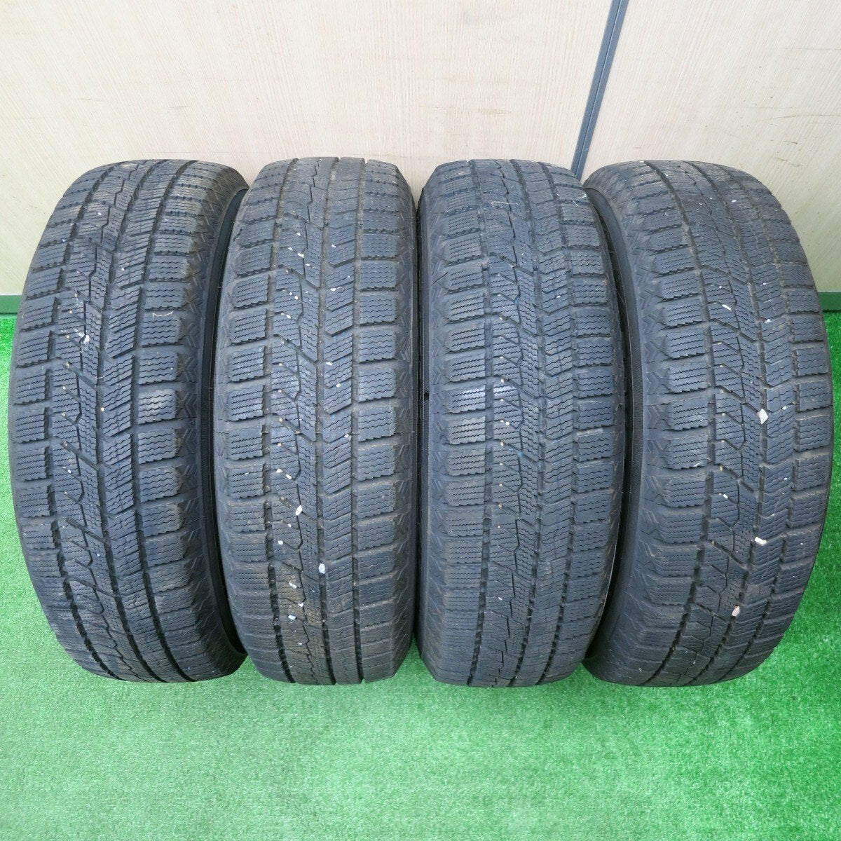 バリ溝!22年!キレイ!8.5分★スタッドレス 175/70R14 トーヨー オブザーブ GIZ2 SIBILLA NEXT W5 シビラ 14インチ PCD100/4H★4121102NJス