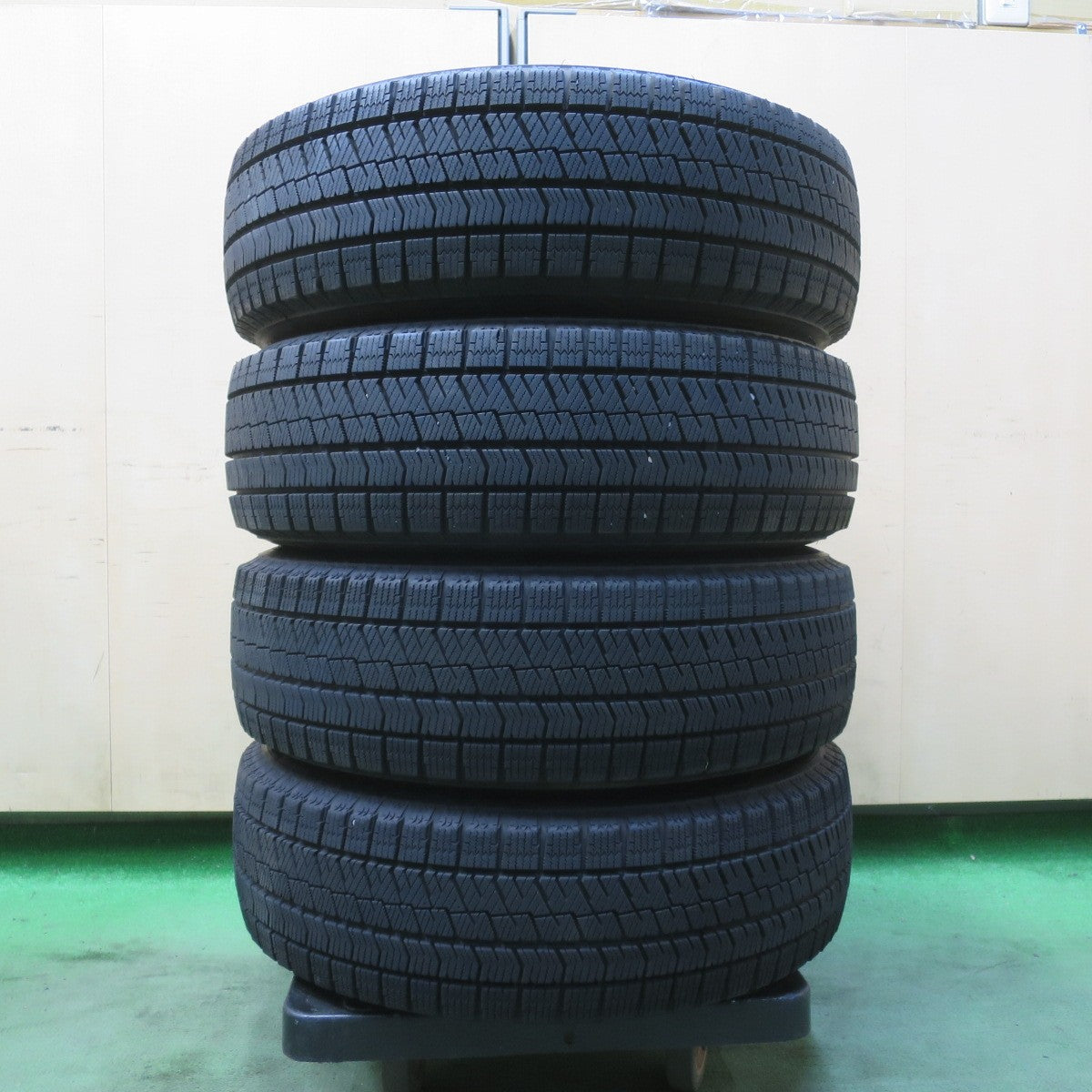 バリ溝!23年!キレイ!9.5分★スタッドレス 185/65R15 ブリヂストン ブリザック VRX2 SIBILLA NEXT W5 シビラ ネクスト 15インチ PCD100/4H★6042809イス