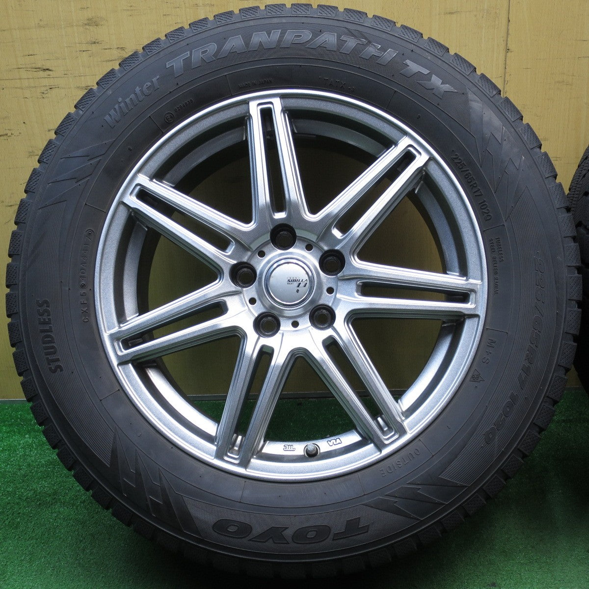 バリ溝!キレイ!8.5分★スタッドレス 225/65R17 トーヨー ウインター トランパス TX SIBILLA NEXT Z7 シビラ 17インチ PCD114.3/5H★5052001NJス