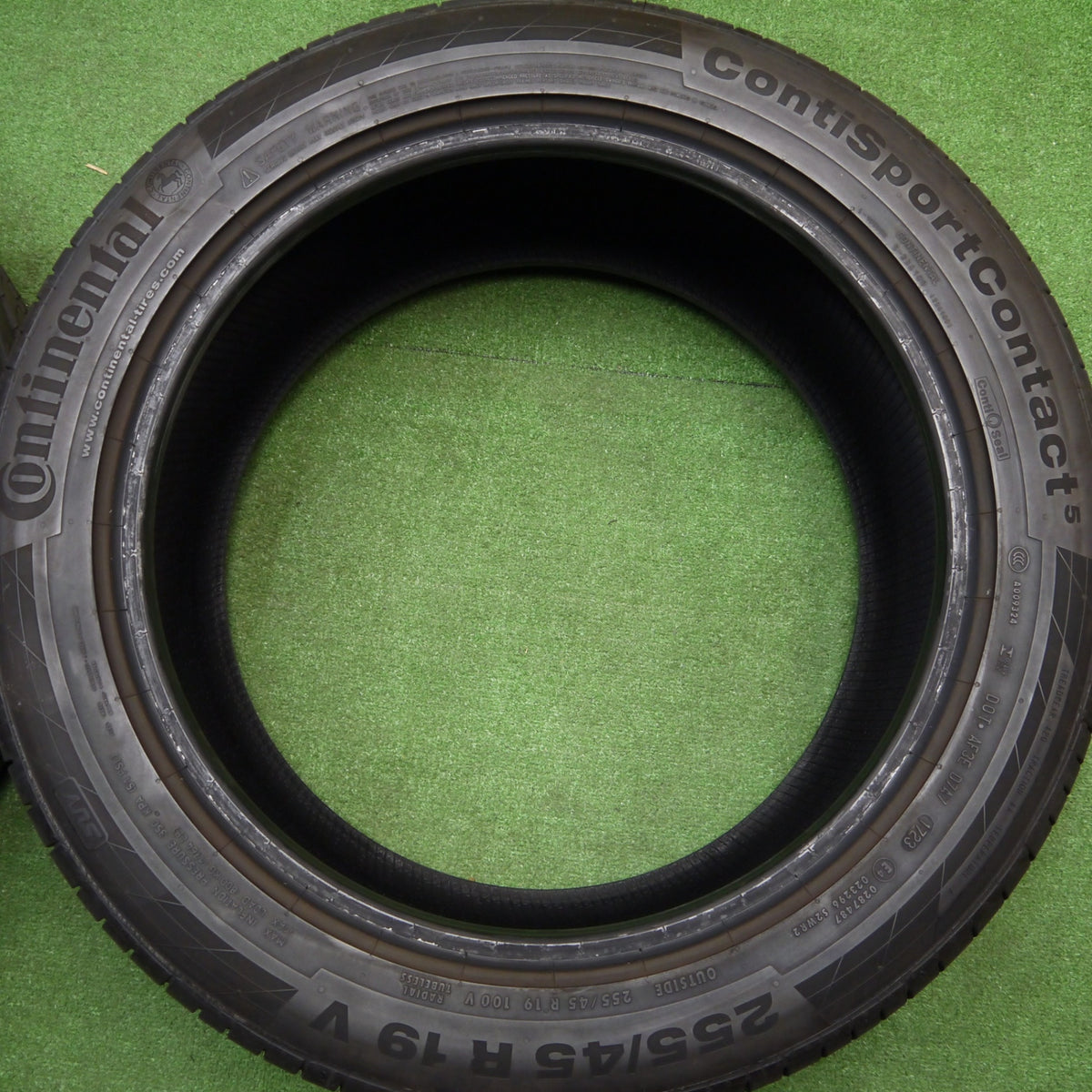 新車外し!23年★255/45R19 コンチネンタル コンチスポーツ コンタクト5 タイヤ 19インチ アウディ A8 ポルシェ パナメーラ 等★5112503Hノタ