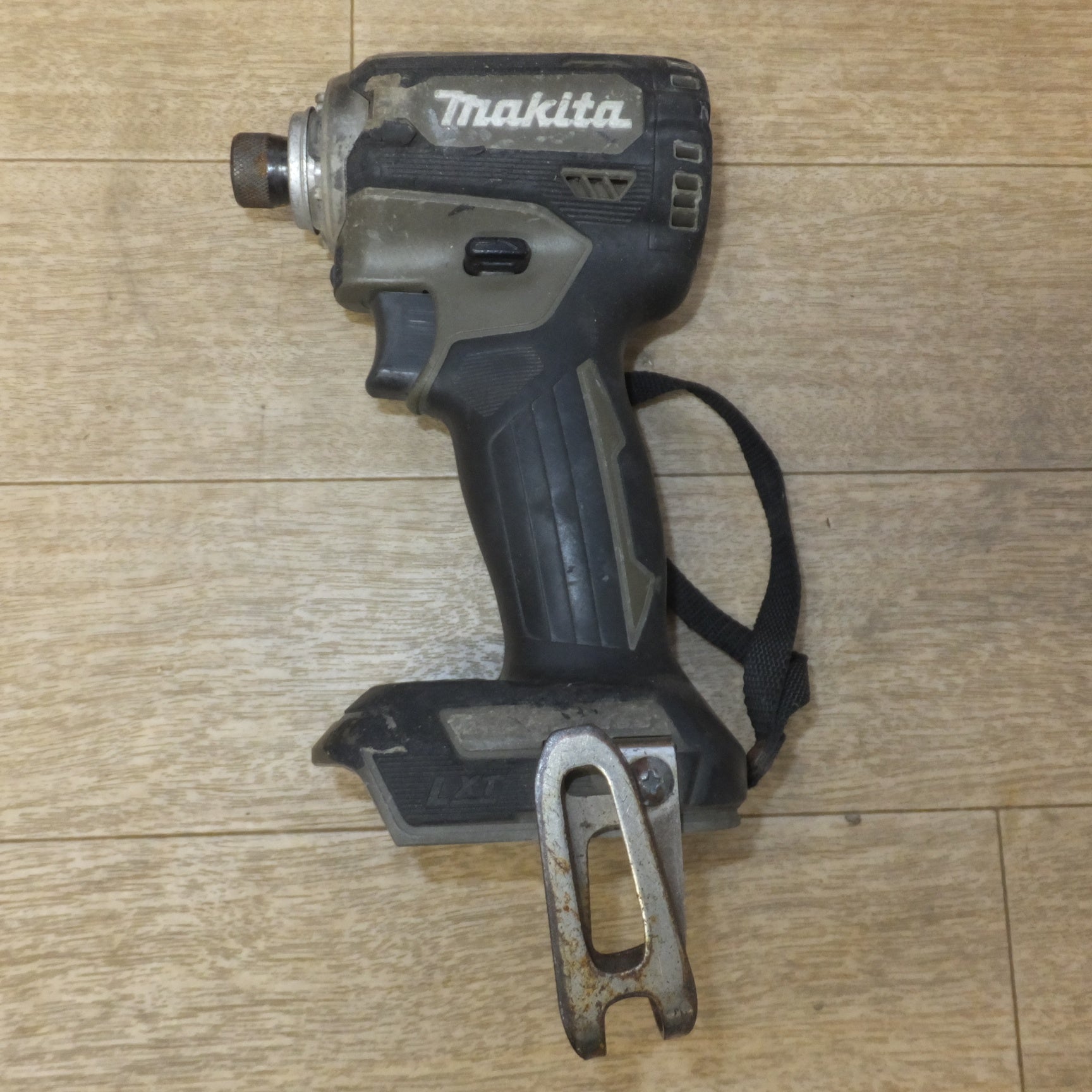 送料無料] ☆マキタ makita 充電式インパクトドライバ TD171D 茶 18V 