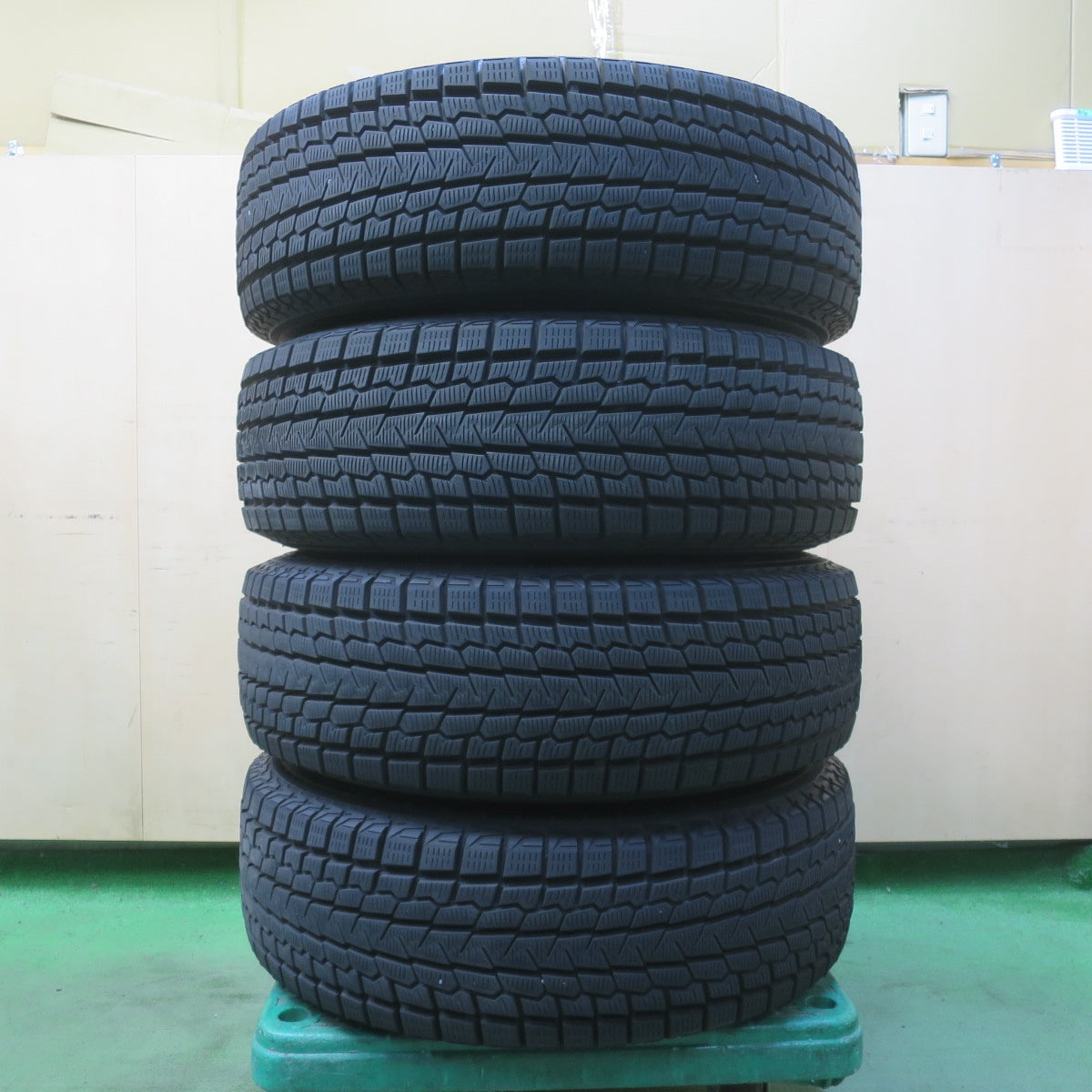 バリ溝!24年!キレイ!9.5分◎スタッドレス 215/70R16 ヨコハマ アイスガード G075 MiLLOUS VX ミルアス 16インチ PCD114.3/5H◎6063001イス