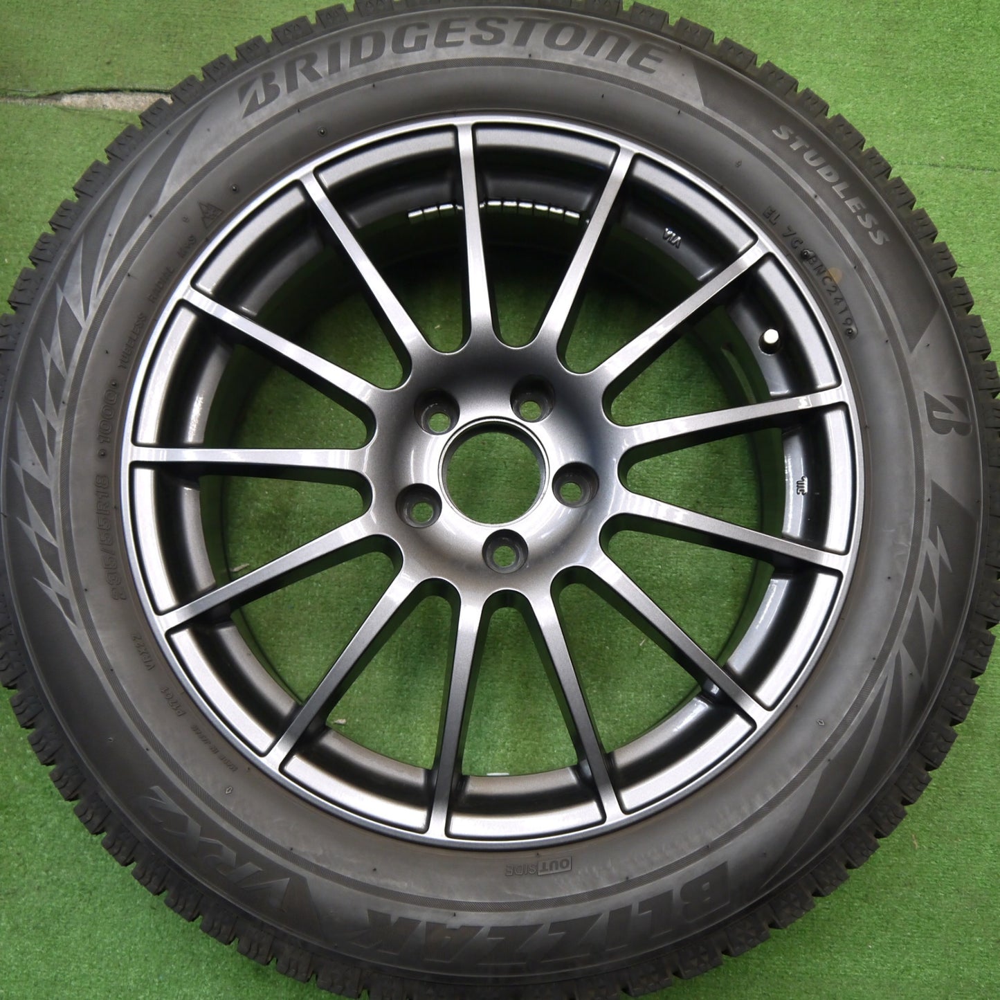 バリ溝!キレイ!9分★ベンツ 等 IRVINE F01 235/55R18 スタッドレス ブリヂストン ブリザック VRX2 18インチ アーヴィン PCD112/5H★5042205Hス