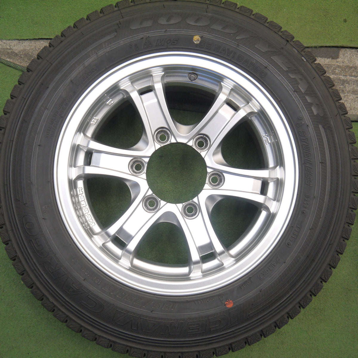 バリ溝!キレイ!9分★KEELER 185/75R15 106/104L スタッドレス グッドイヤー アイスナビ カーゴ キーラー 15インチ PCD139.7/6H★5100703Hス