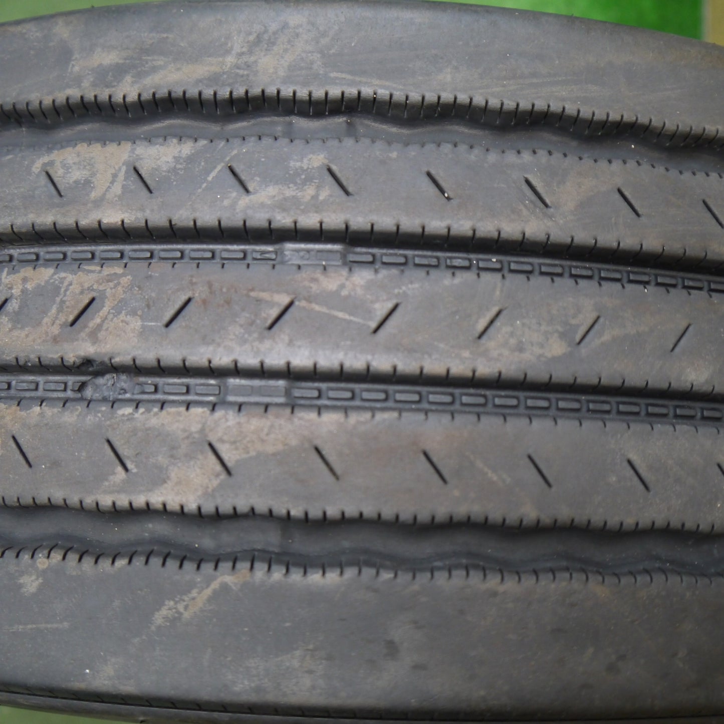 バリ溝!24年!8.5分!1本★トラック タイヤ 245/70R19.5 136/134J ヨコハマ ZEN 102ZE 19.5インチ★6032509Hノタ