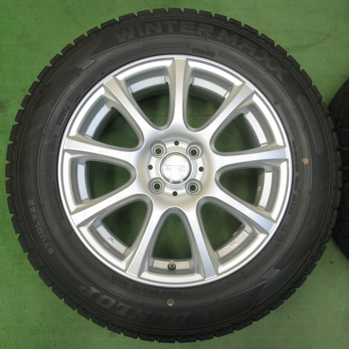 バリ溝!キレイ!9.5分★スタッドレス 195/65R16 ダンロップ ウインターマックス WM02 DUFACT デュファクト 16インチ PCD100/4H★5102007イス