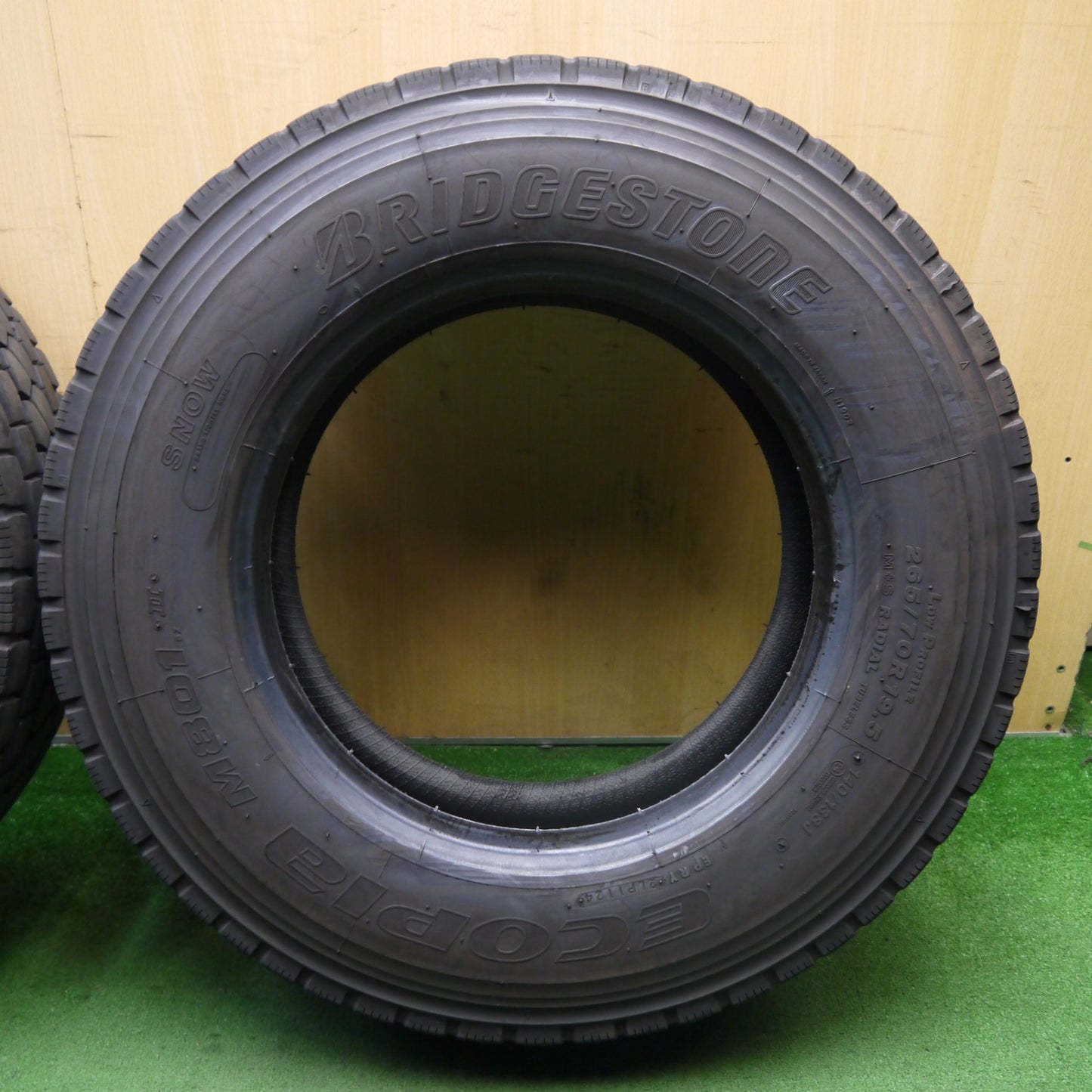 バリ溝!24年!9.5分!2本★トラック タイヤ 265/70R19.5 140/138J ブリヂストン エコピア M801Ⅱ ミックス オールシーズン 19.5インチ★5061103KKノタ