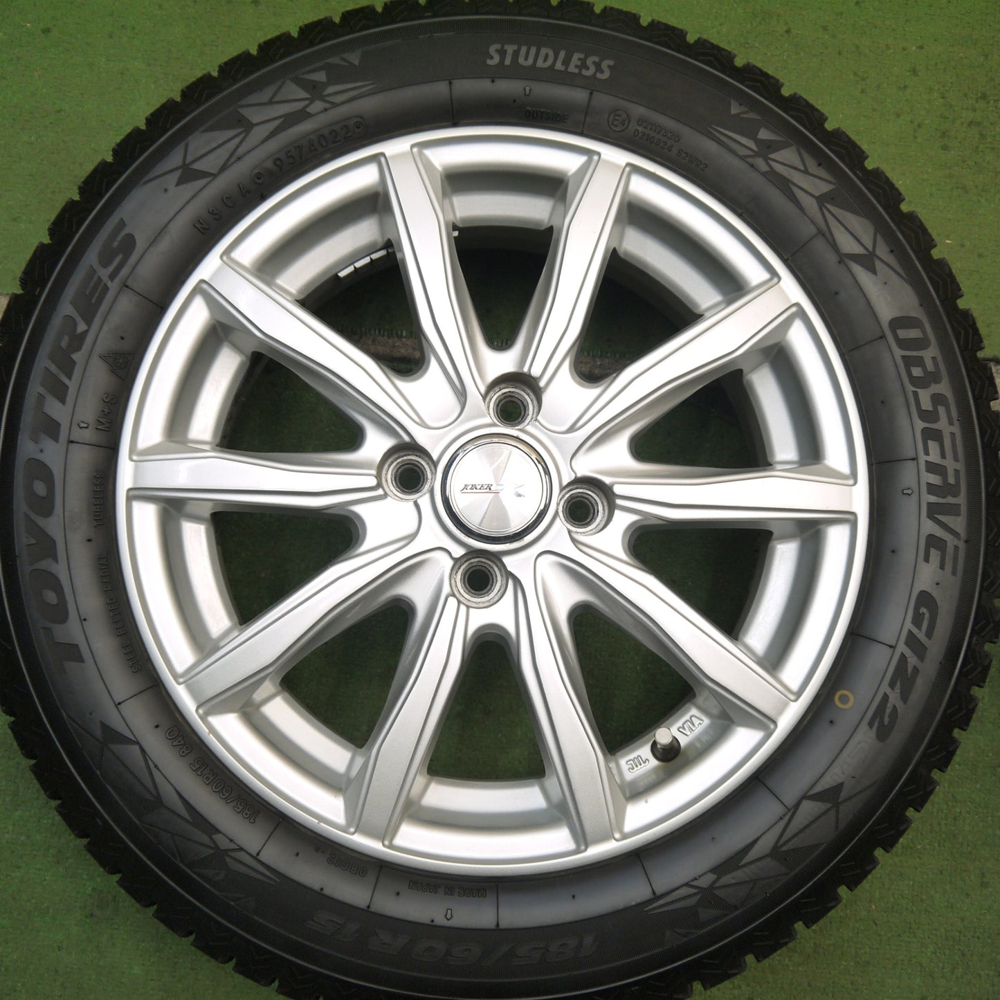 バリ溝!22年!キレイ!9.5分以上★スタッドレス 185/60R15 トーヨー オブザーブ GIZ2 JOKER ジョーカー 15インチ PCD100/4H★5080402Hス