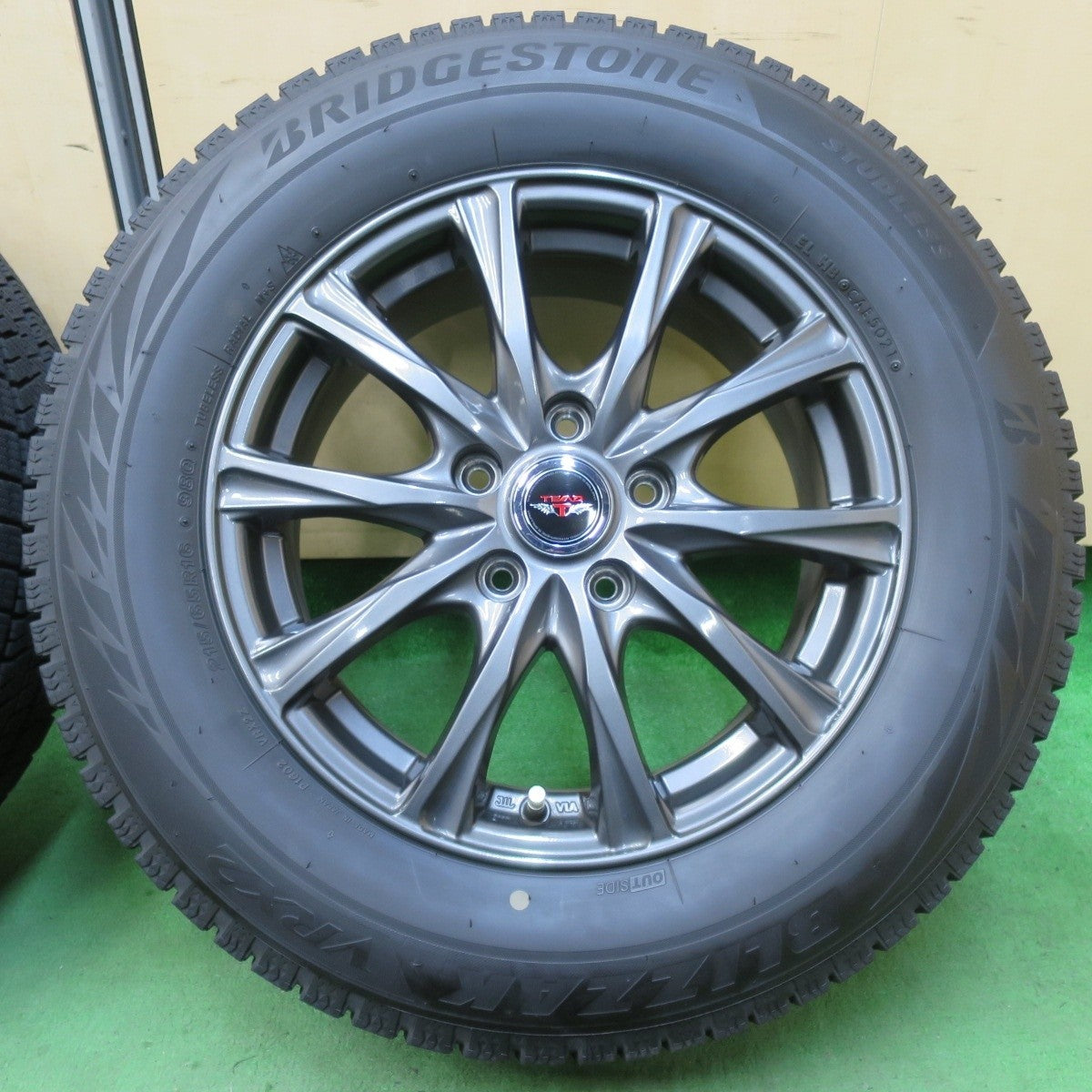 バリ溝!21年!キレイ!9分★スタッドレス 215/65R16 ブリヂストン ブリザック VRX2 TEAD テッド 16インチ PCD114.3/5H★5021005イス